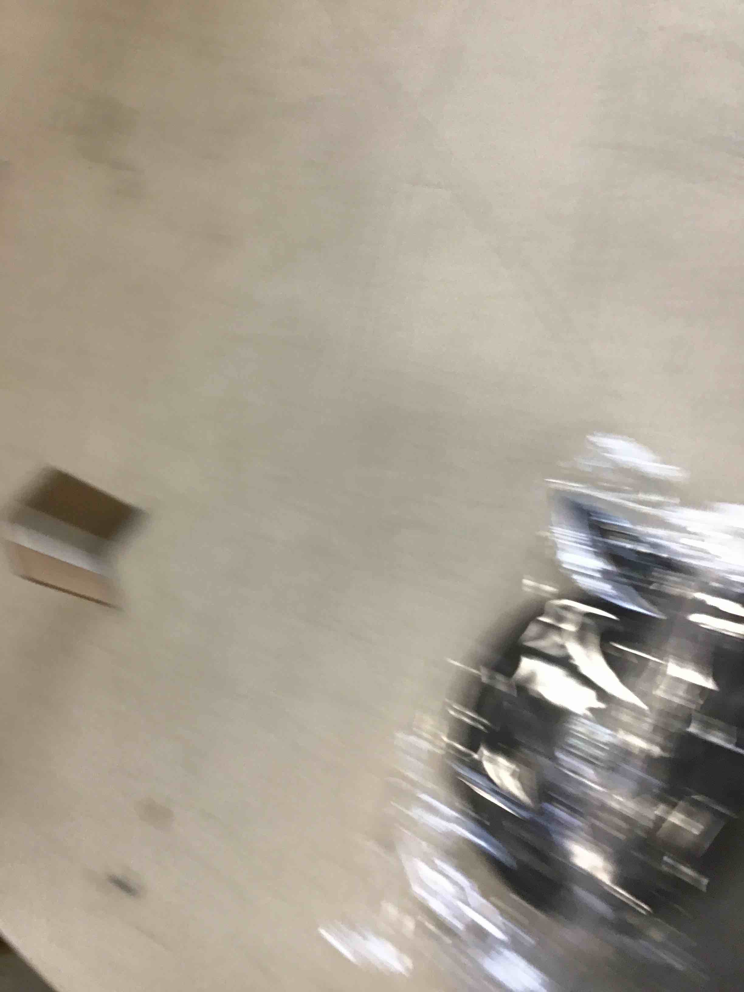 https://s3.amazonaws.com/lotting-images-prod/bidfta/RED6574577_1717090307100.jpeg