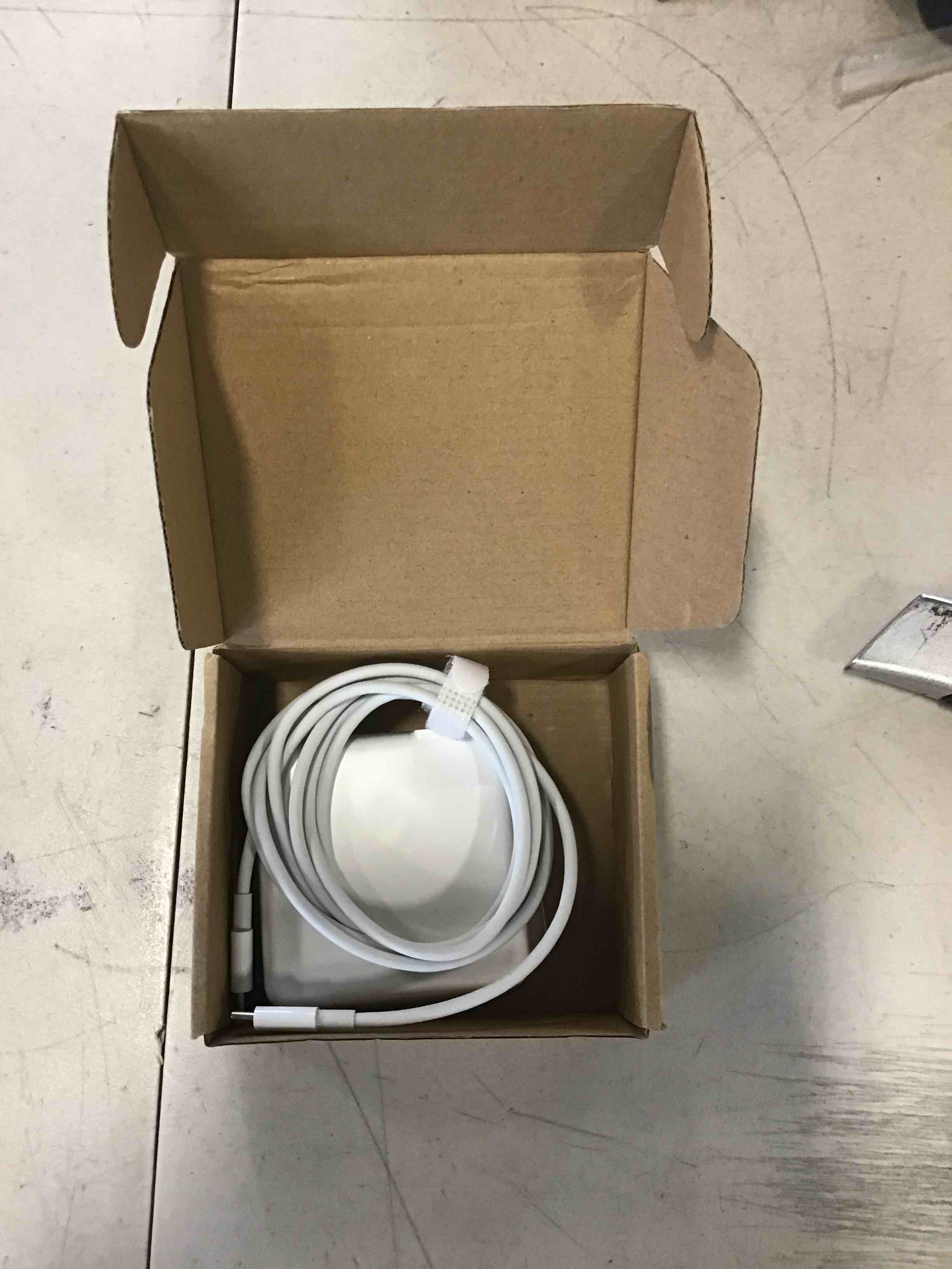 https://s3.amazonaws.com/lotting-images-prod/bidfta/RED6574584_1717090830256.jpeg