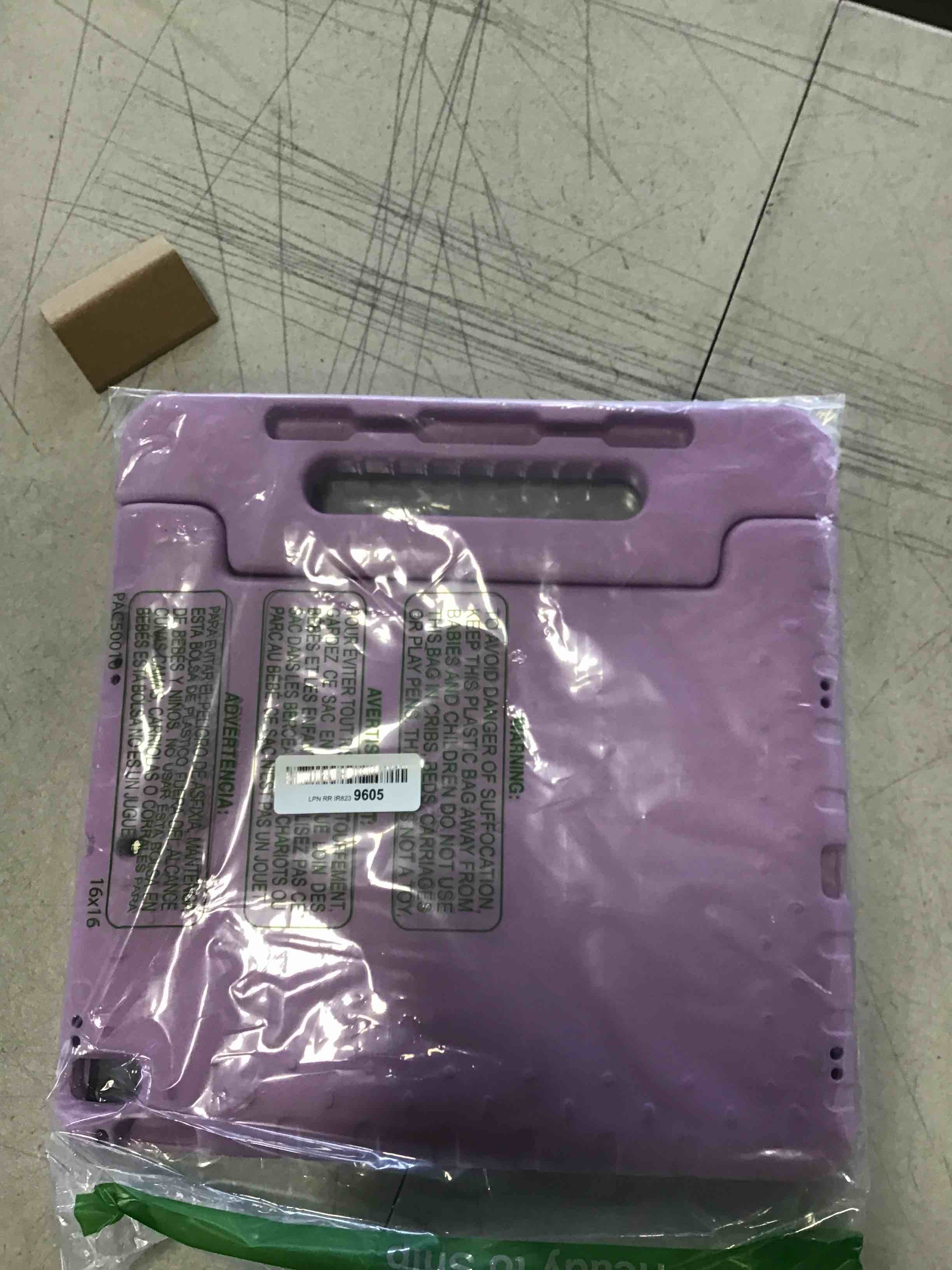 https://s3.amazonaws.com/lotting-images-prod/bidfta/RED6574599_1717091720980.jpeg