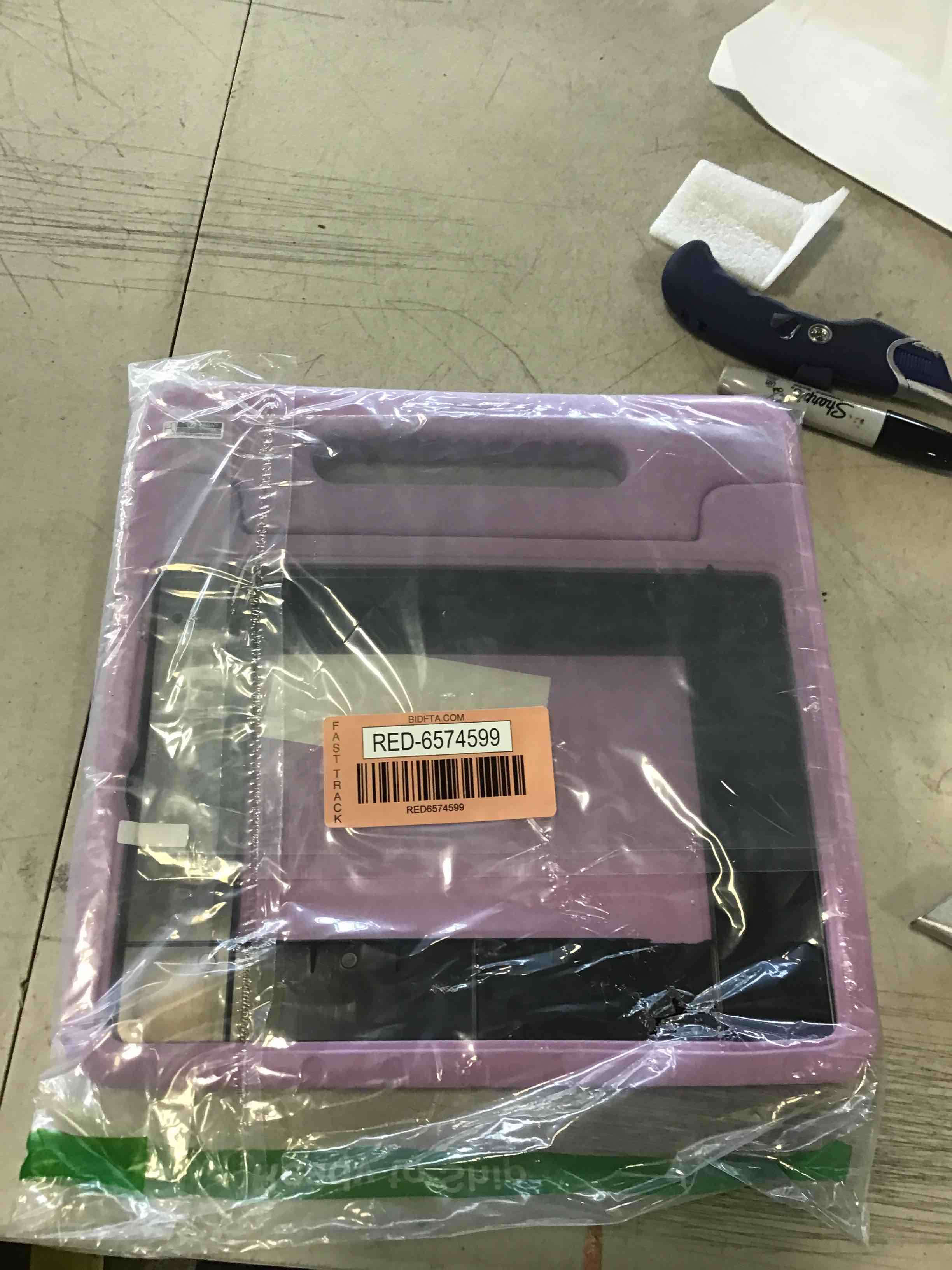 https://s3.amazonaws.com/lotting-images-prod/bidfta/RED6574599_1717091729356.jpeg