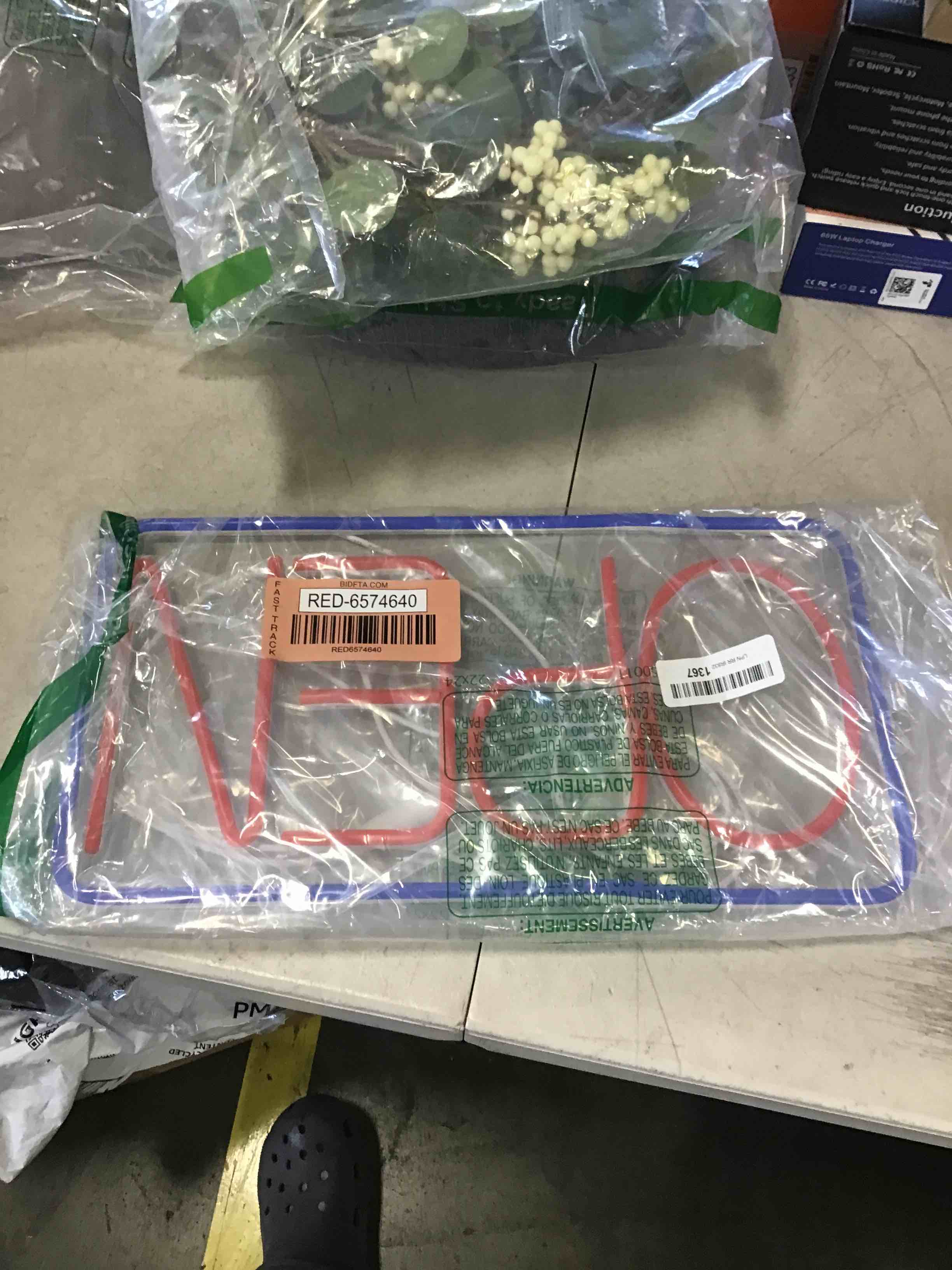 https://s3.amazonaws.com/lotting-images-prod/bidfta/RED6574640_1717095640819.jpeg