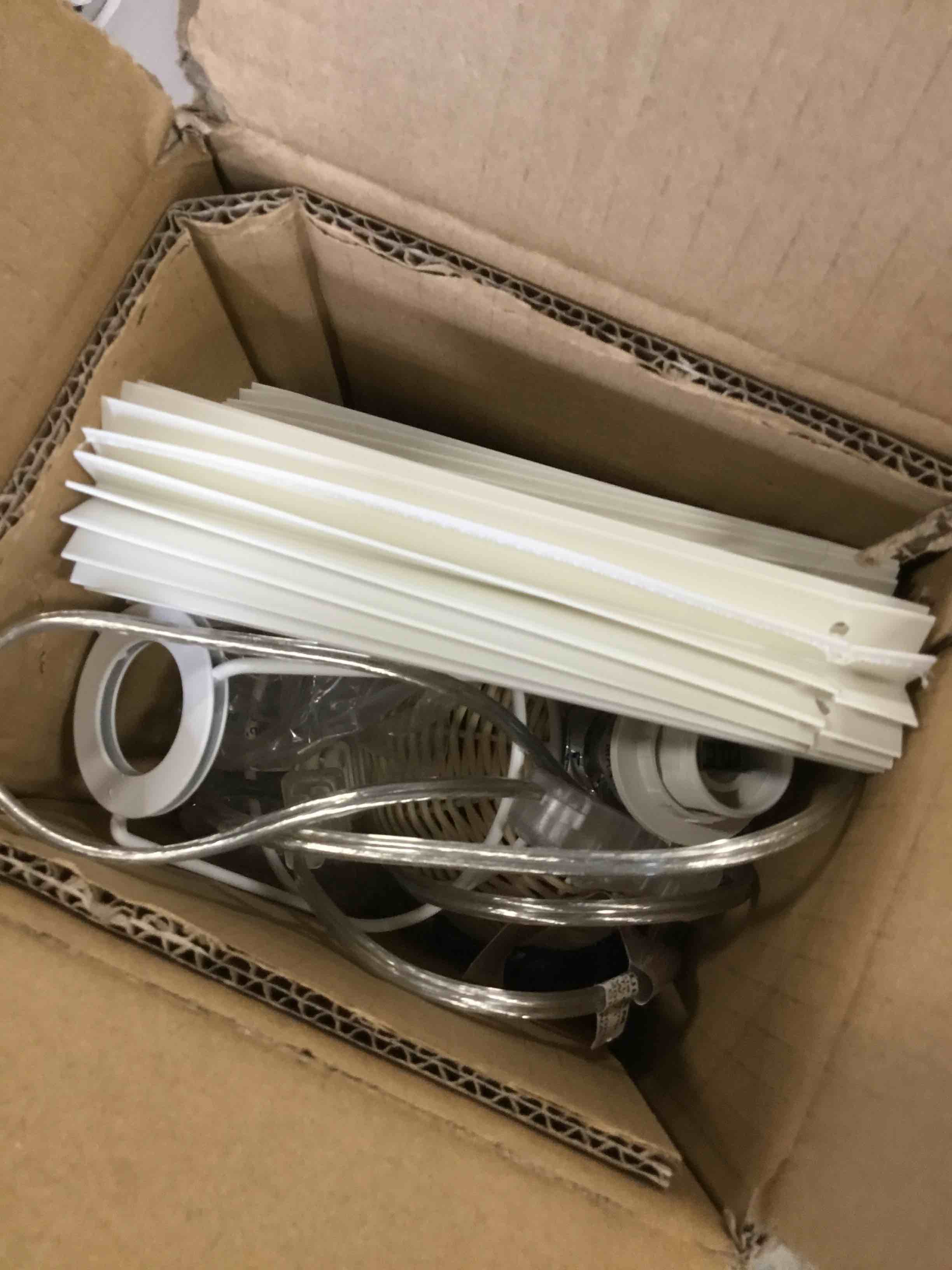 https://s3.amazonaws.com/lotting-images-prod/bidfta/RED6575740_1716397649645.jpeg