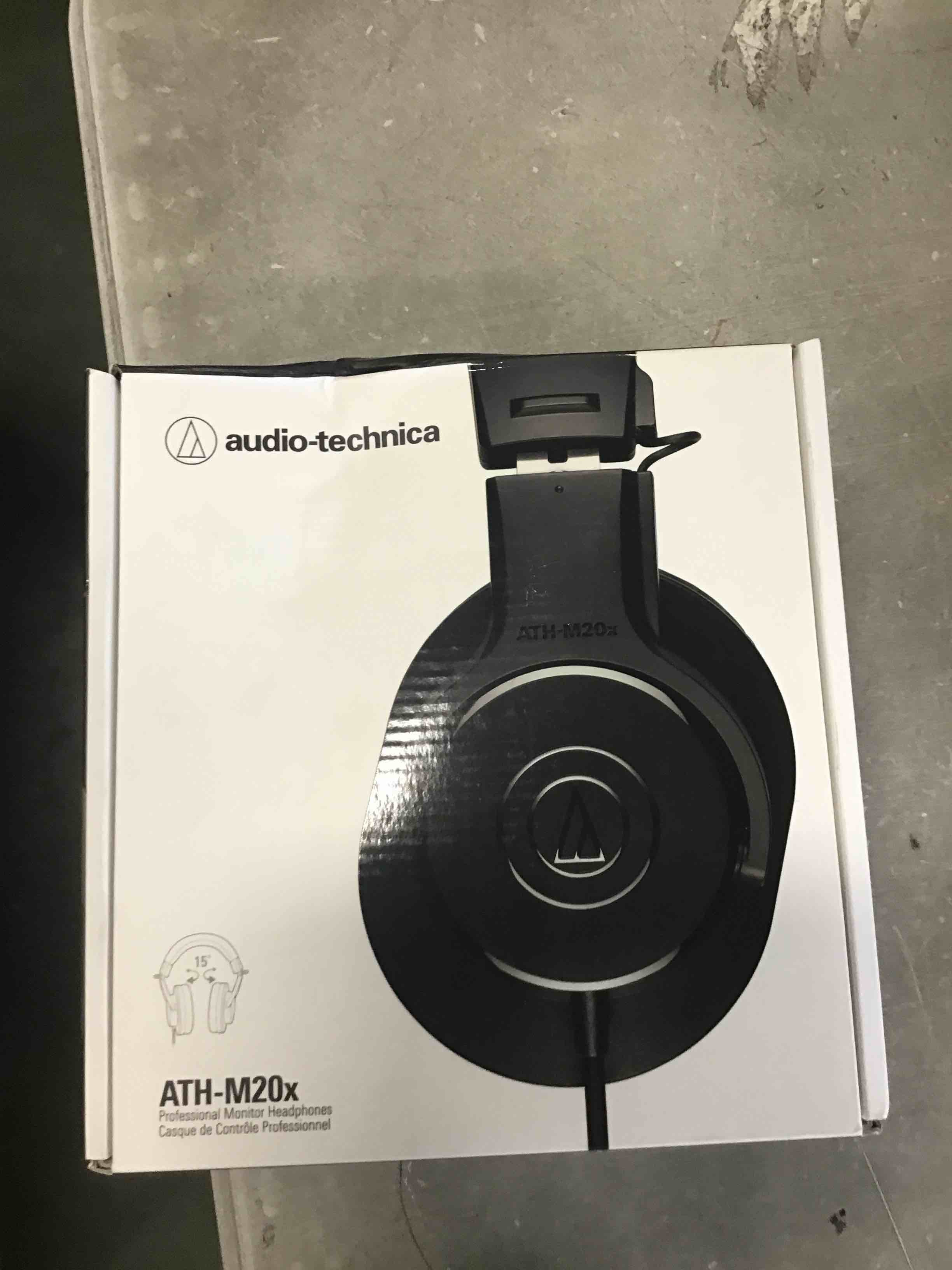 https://s3.amazonaws.com/lotting-images-prod/bidfta/RED6576707_1715369190071.jpeg