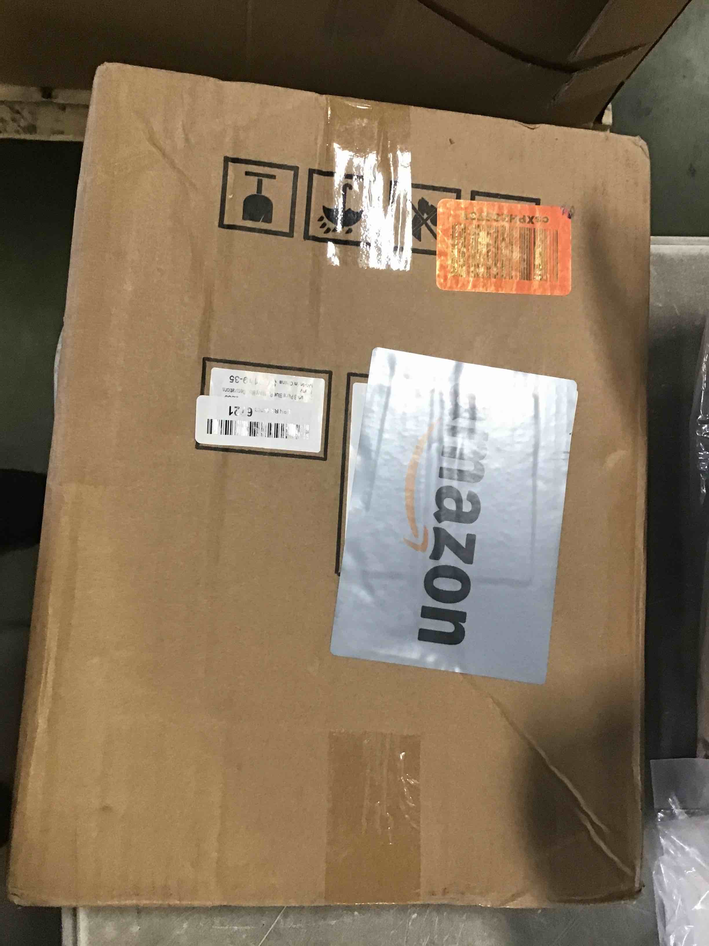 https://s3.amazonaws.com/lotting-images-prod/bidfta/RED6576898_1715627916937.jpeg