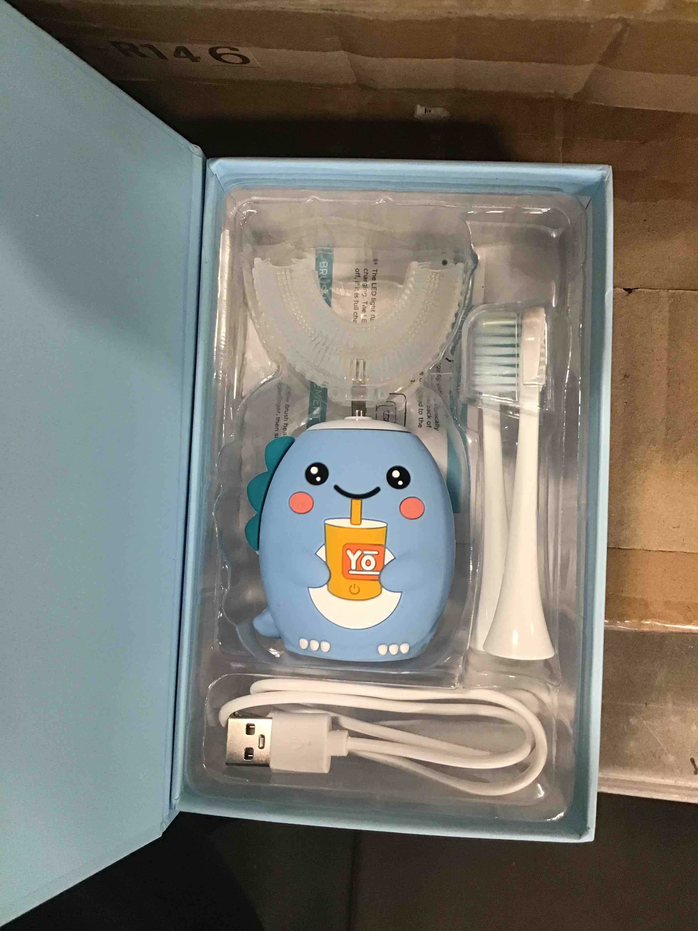 https://s3.amazonaws.com/lotting-images-prod/bidfta/RED6577000_1715692325061.jpeg