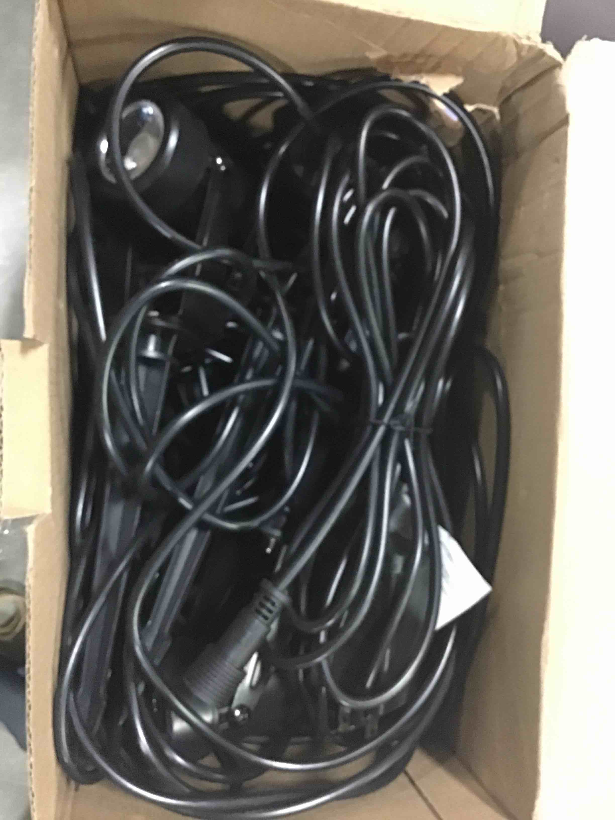 https://s3.amazonaws.com/lotting-images-prod/bidfta/RED6577010_1715693147728.jpeg