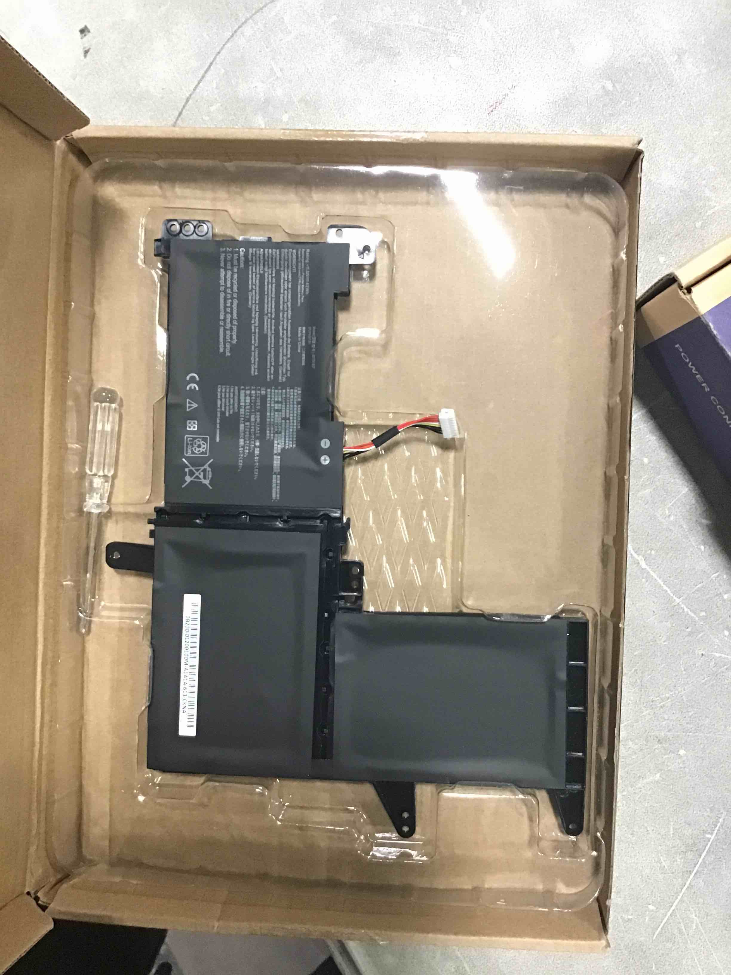 https://s3.amazonaws.com/lotting-images-prod/bidfta/RED6577016_1715693726285.jpeg