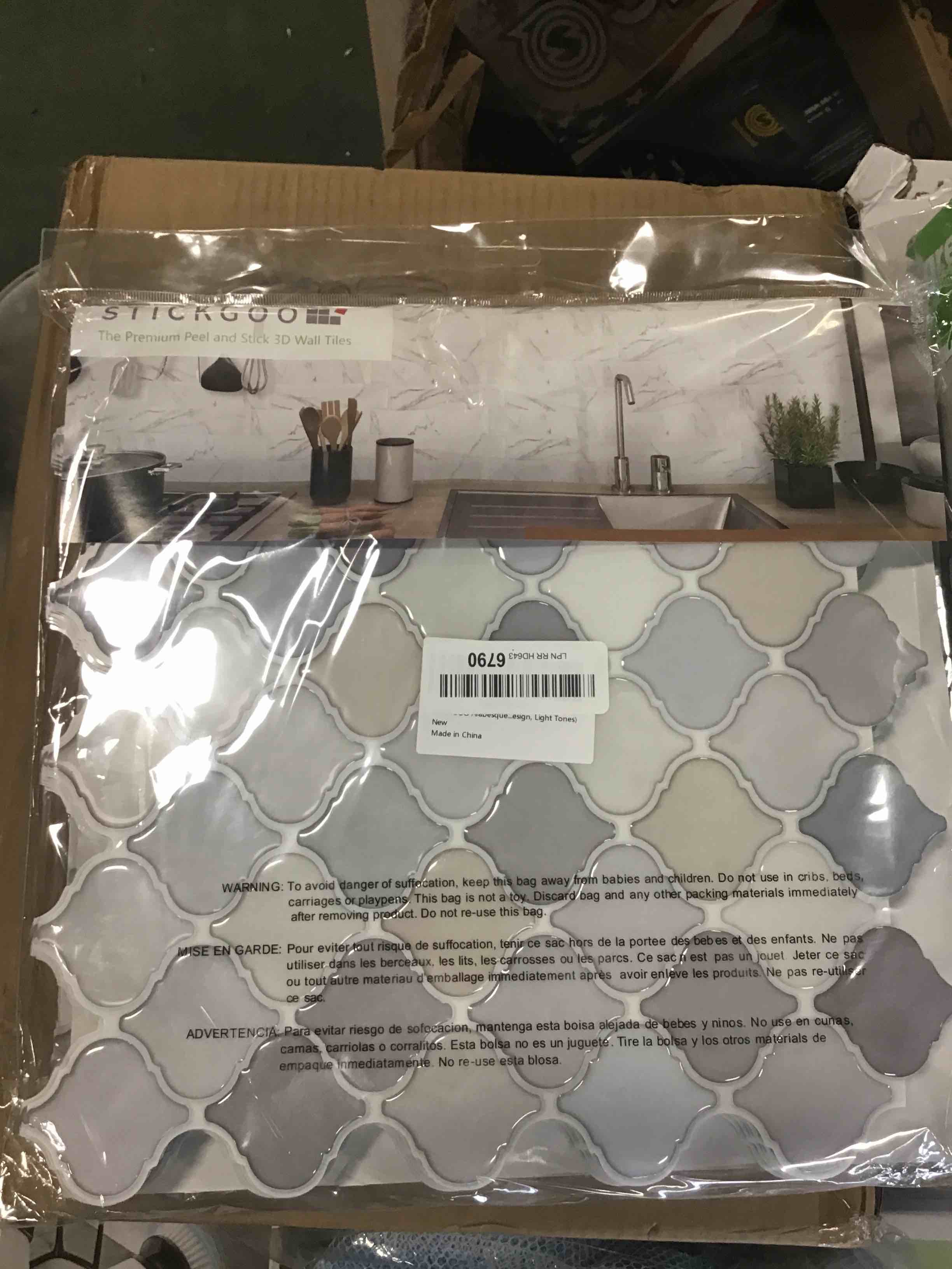 https://s3.amazonaws.com/lotting-images-prod/bidfta/RED6577050_1715697816952.jpeg