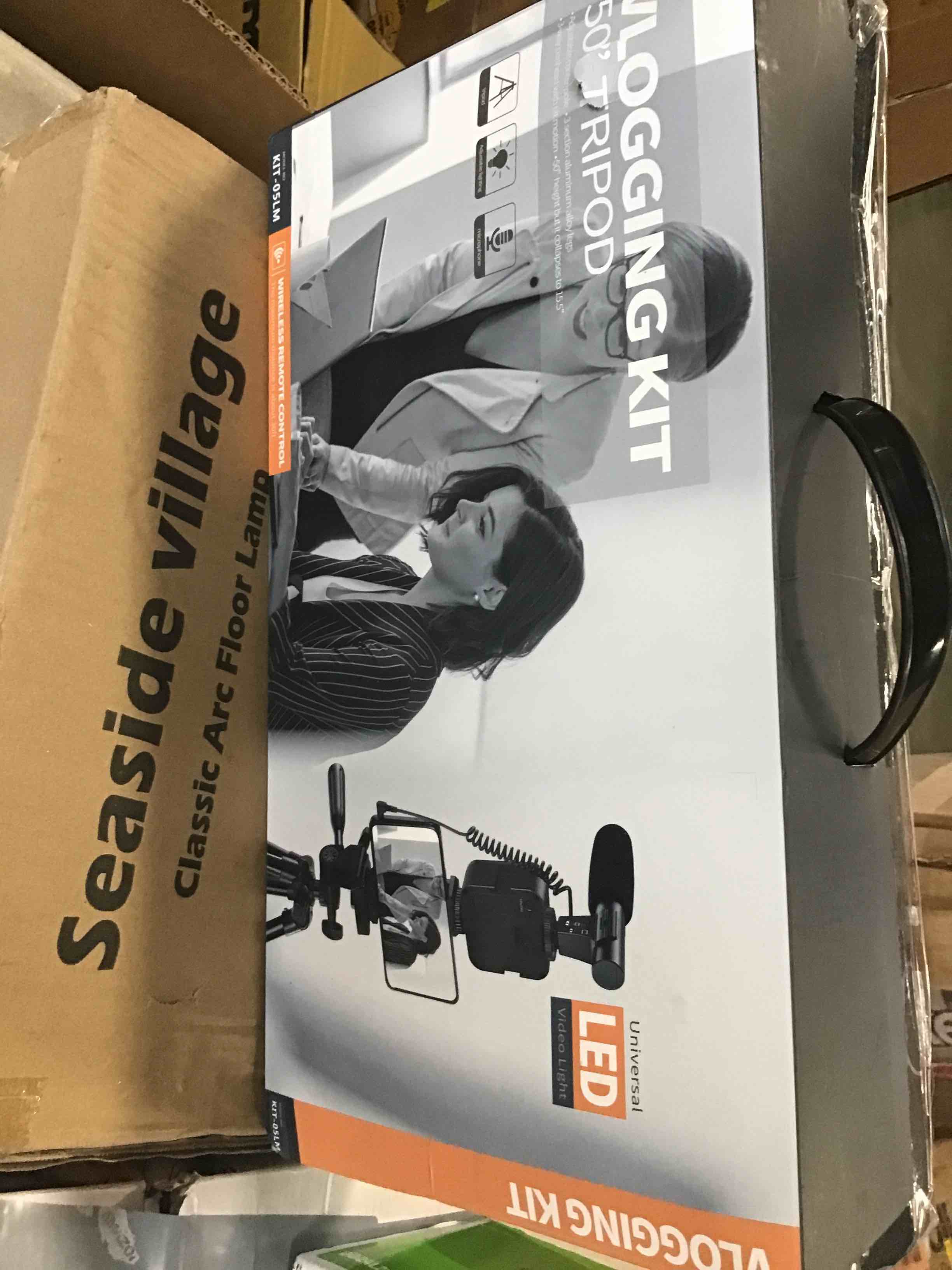 https://s3.amazonaws.com/lotting-images-prod/bidfta/RED6577052_1715697861582.jpeg