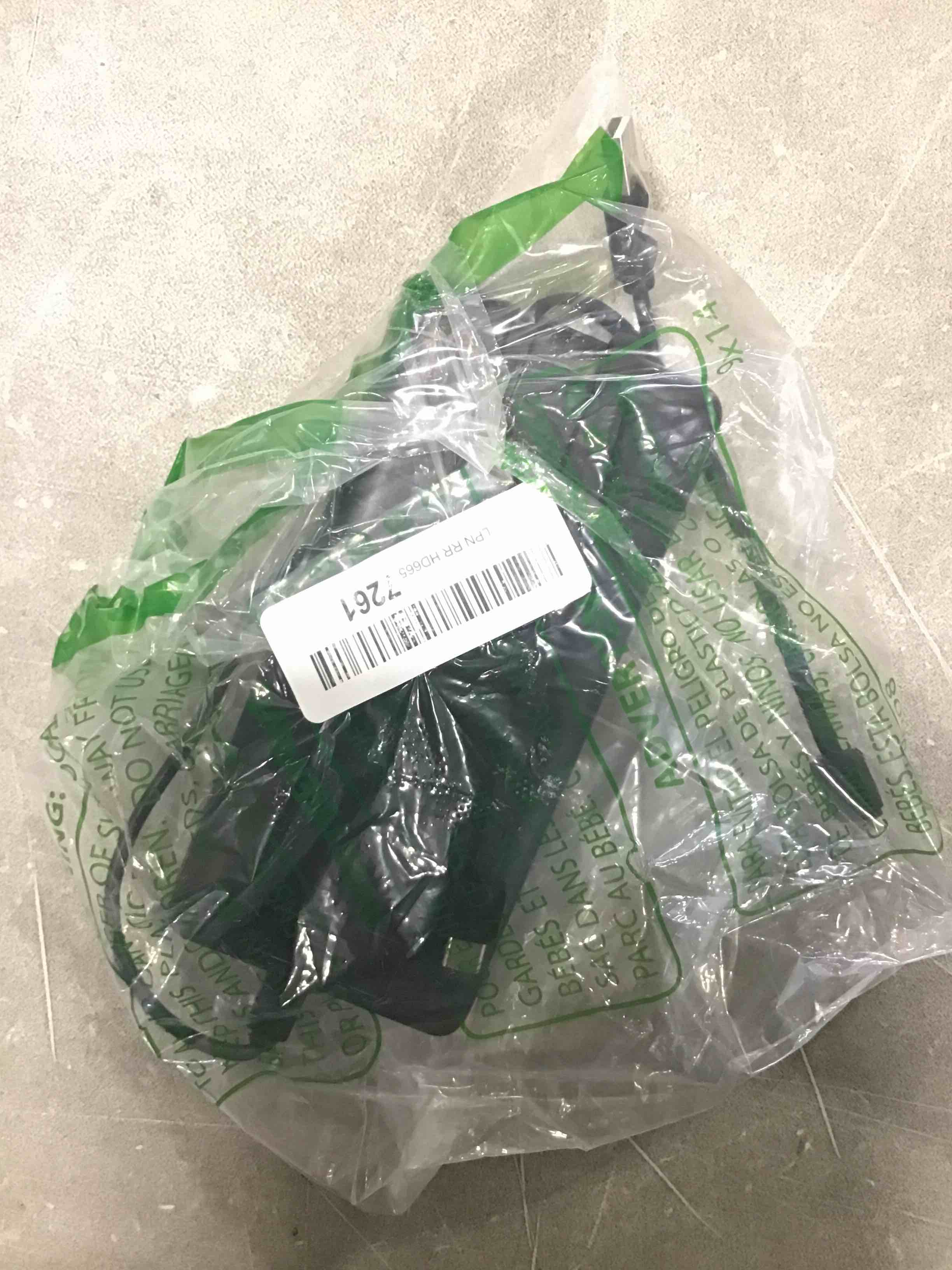 https://s3.amazonaws.com/lotting-images-prod/bidfta/RED6577063_1715698686829.jpeg