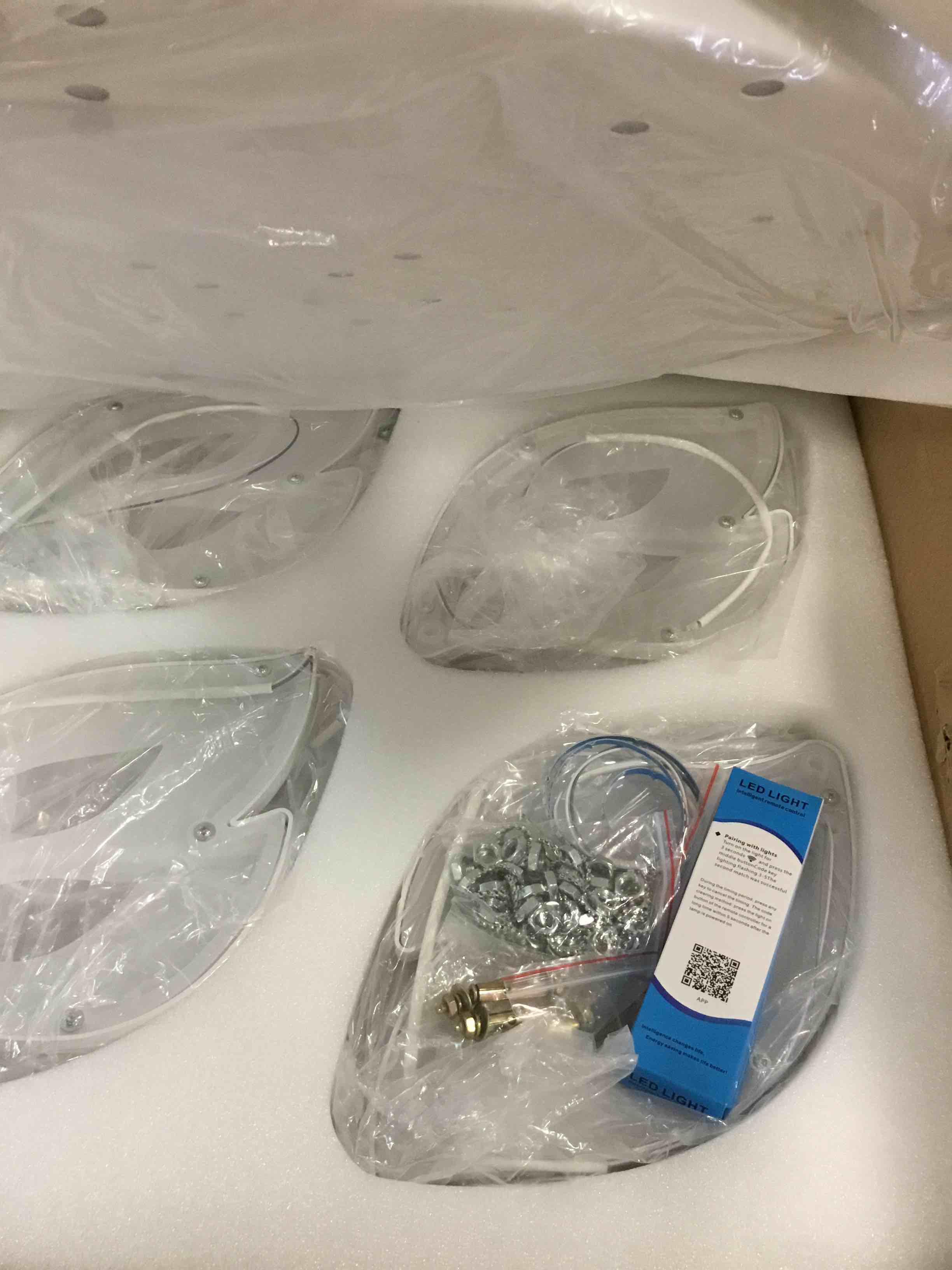 https://s3.amazonaws.com/lotting-images-prod/bidfta/RED6577960_1715173003082.jpeg