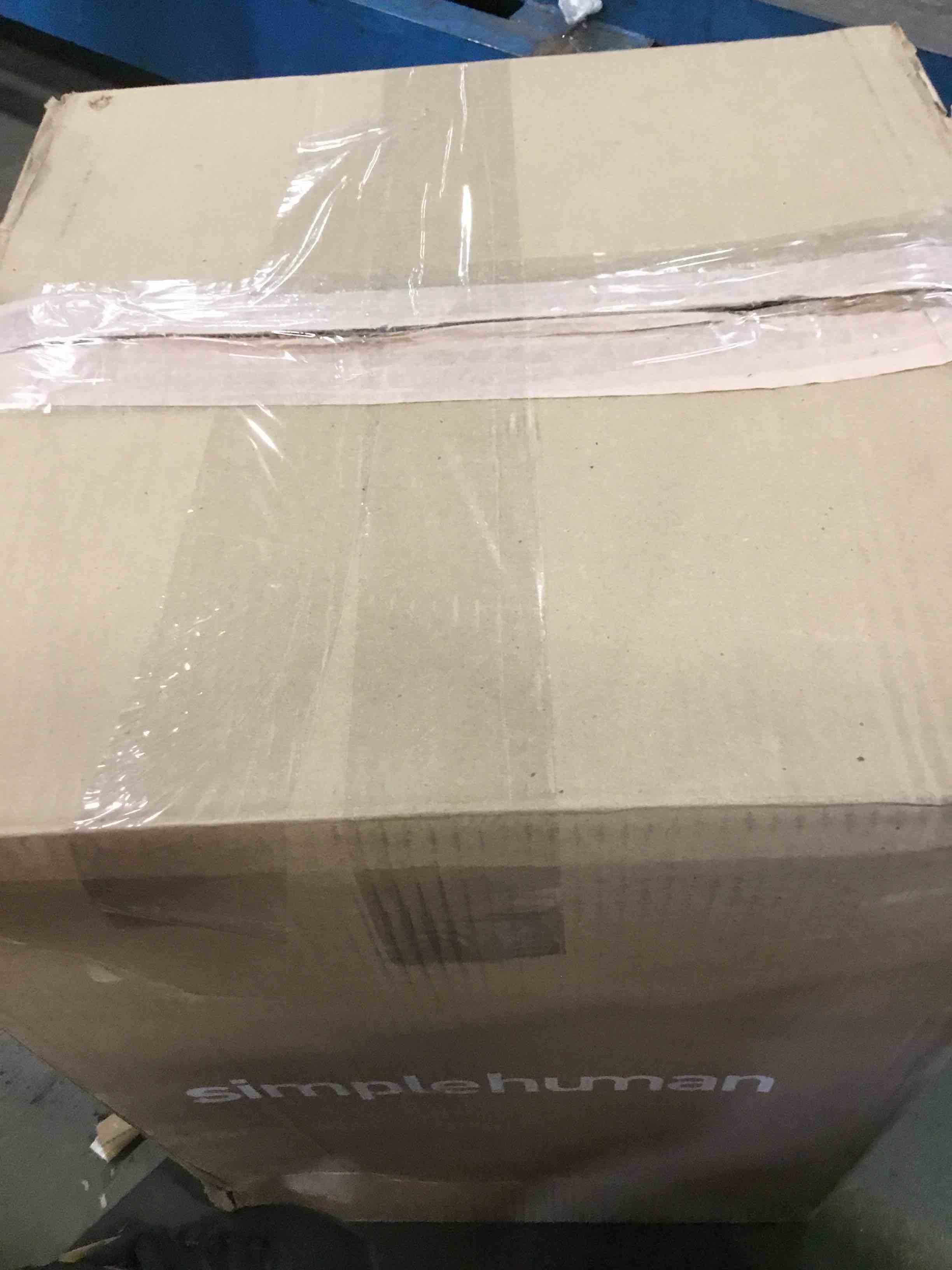 https://s3.amazonaws.com/lotting-images-prod/bidfta/RED6578020_1715180365920.jpeg