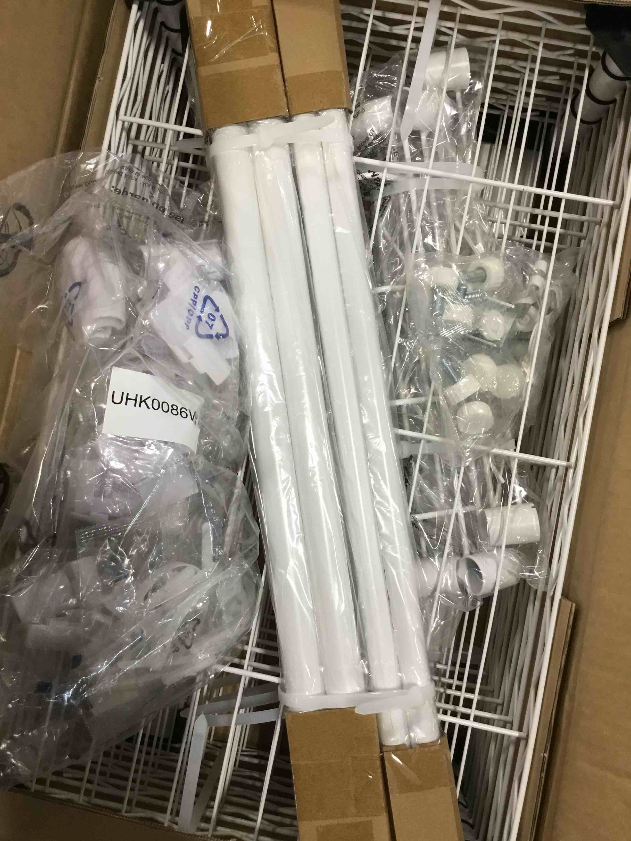 https://s3.amazonaws.com/lotting-images-prod/bidfta/RED6578468_1715348043172.jpeg