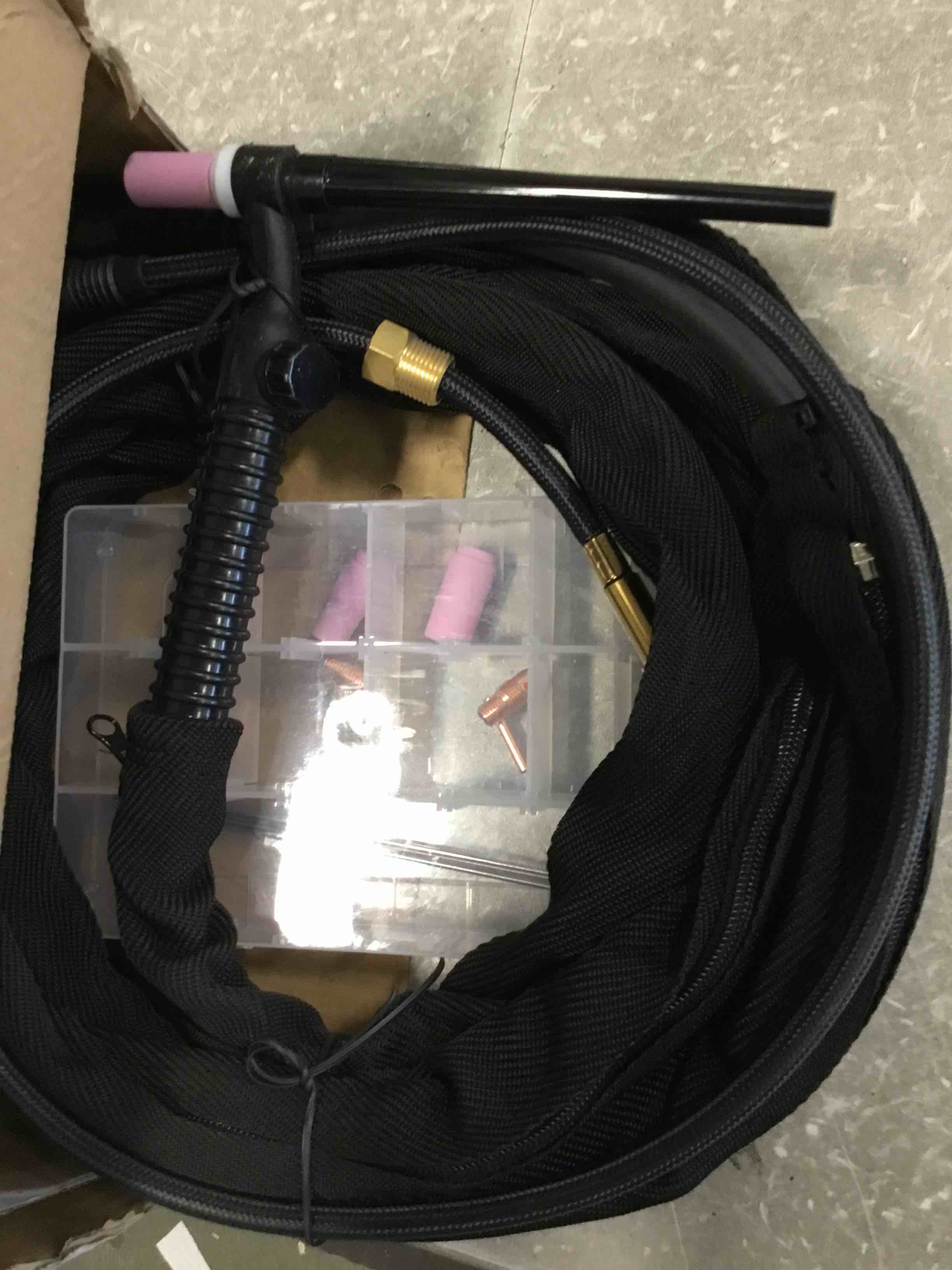 https://s3.amazonaws.com/lotting-images-prod/bidfta/RED6578500_1715352326454.jpeg