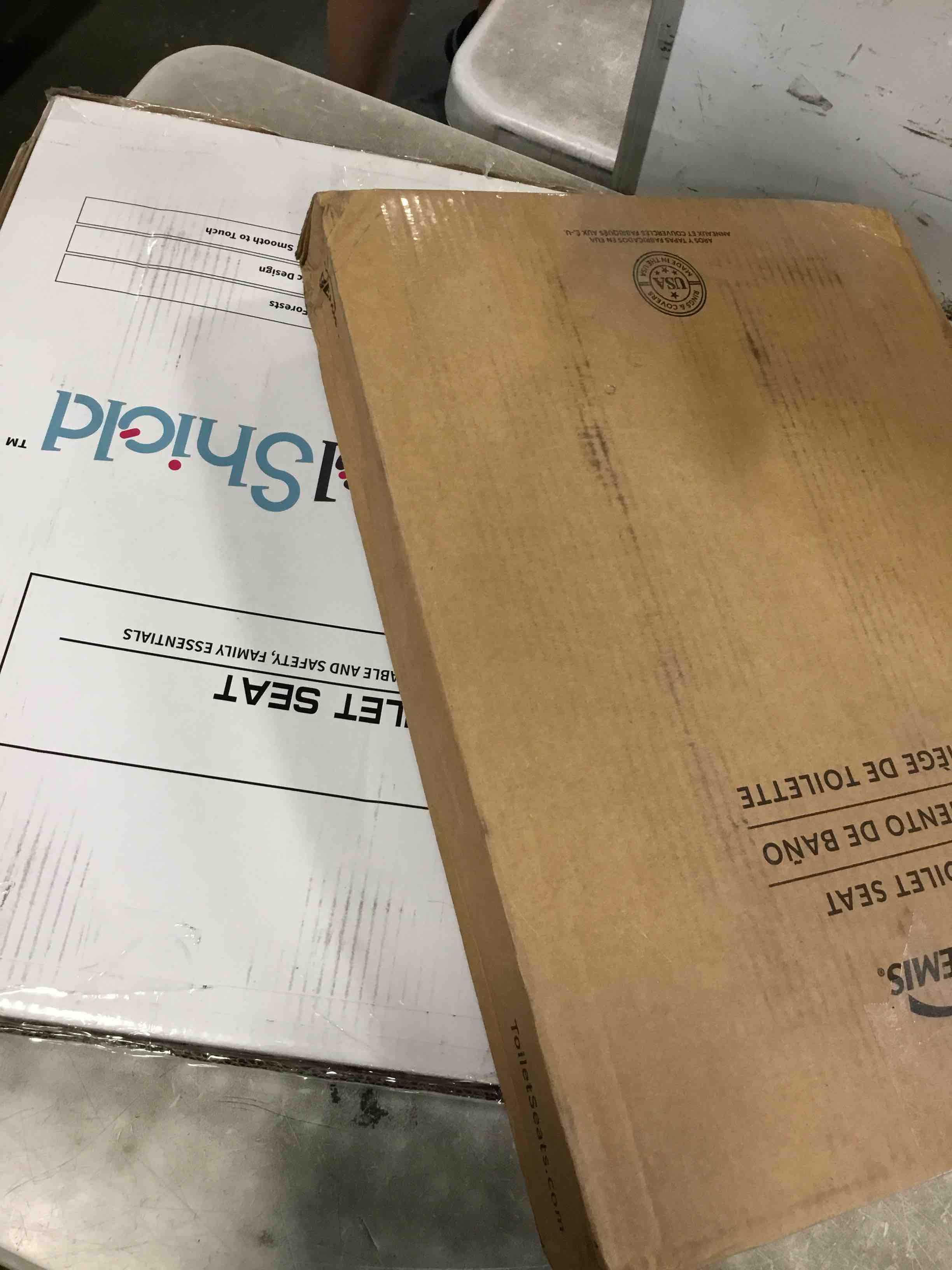 Assortment of Round Bowl Seats, fits all round toilets, (Different styles, colors and different sizes, from different brands) 