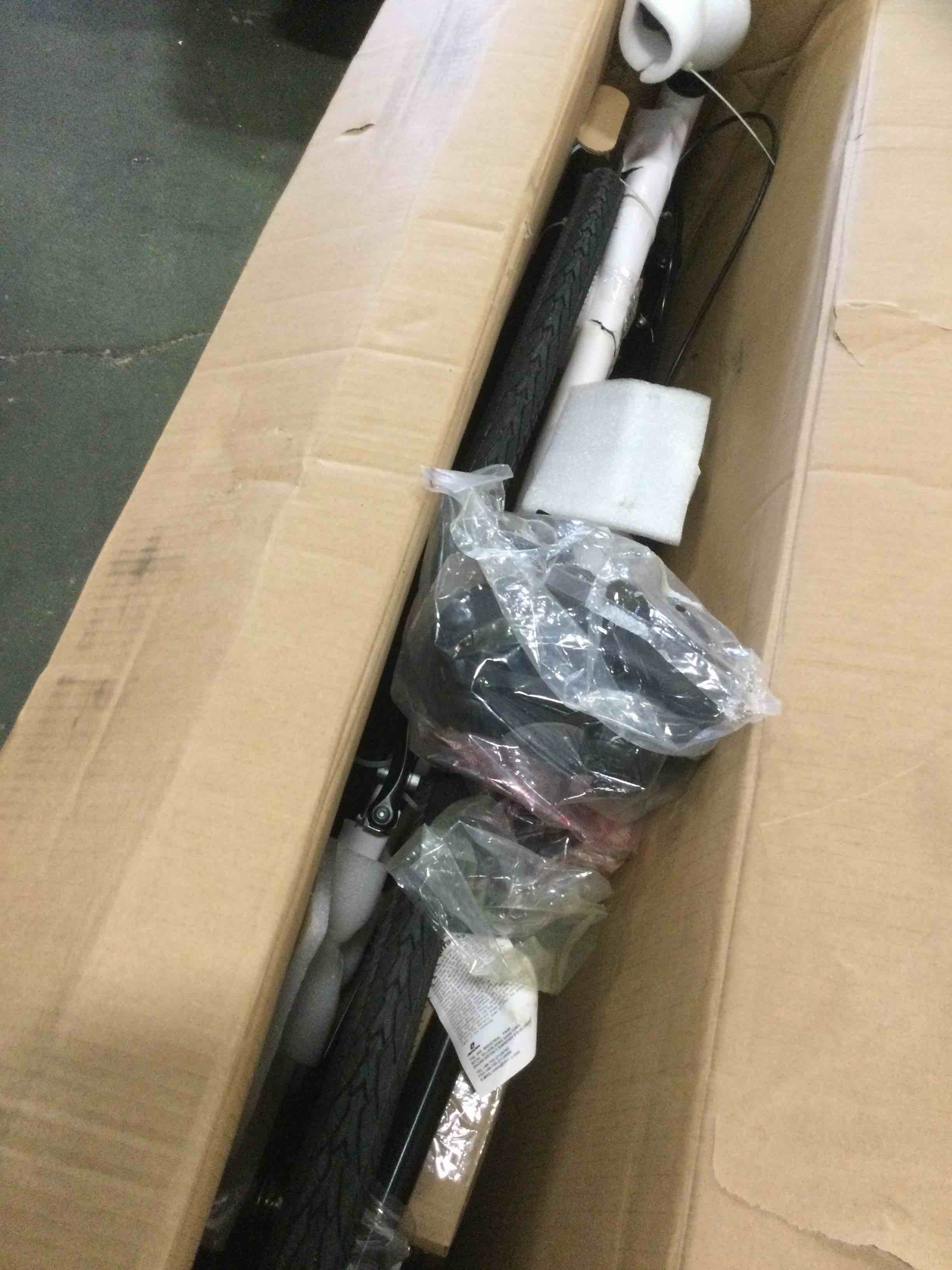 https://s3.amazonaws.com/lotting-images-prod/bidfta/RED6578780_1715445285714.jpeg