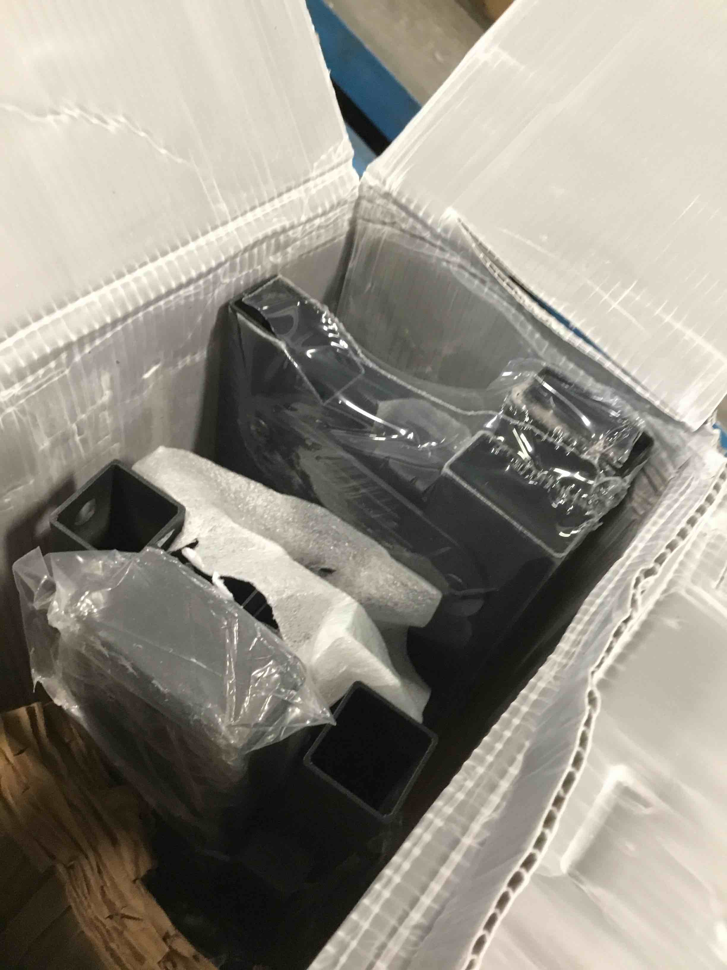 https://s3.amazonaws.com/lotting-images-prod/bidfta/RED6579003_1715630401786.jpeg