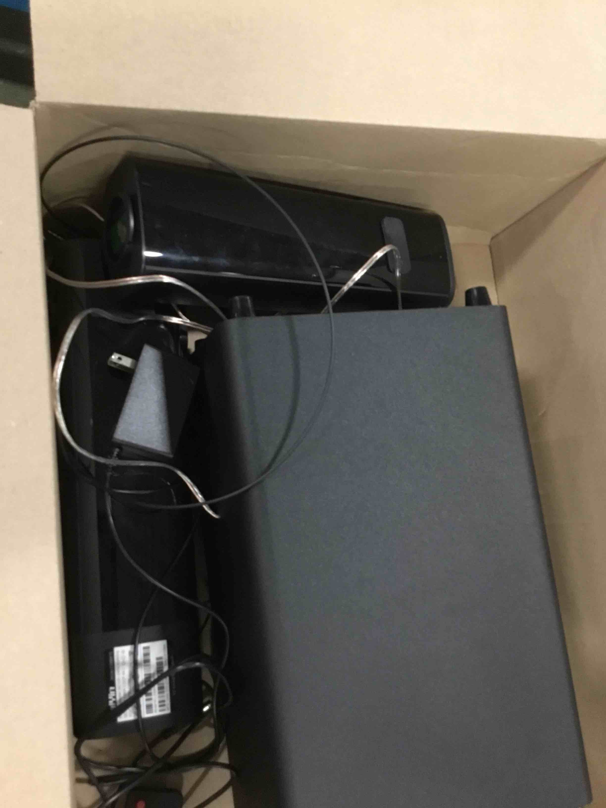 https://s3.amazonaws.com/lotting-images-prod/bidfta/RED6579184_1715704302281.jpeg