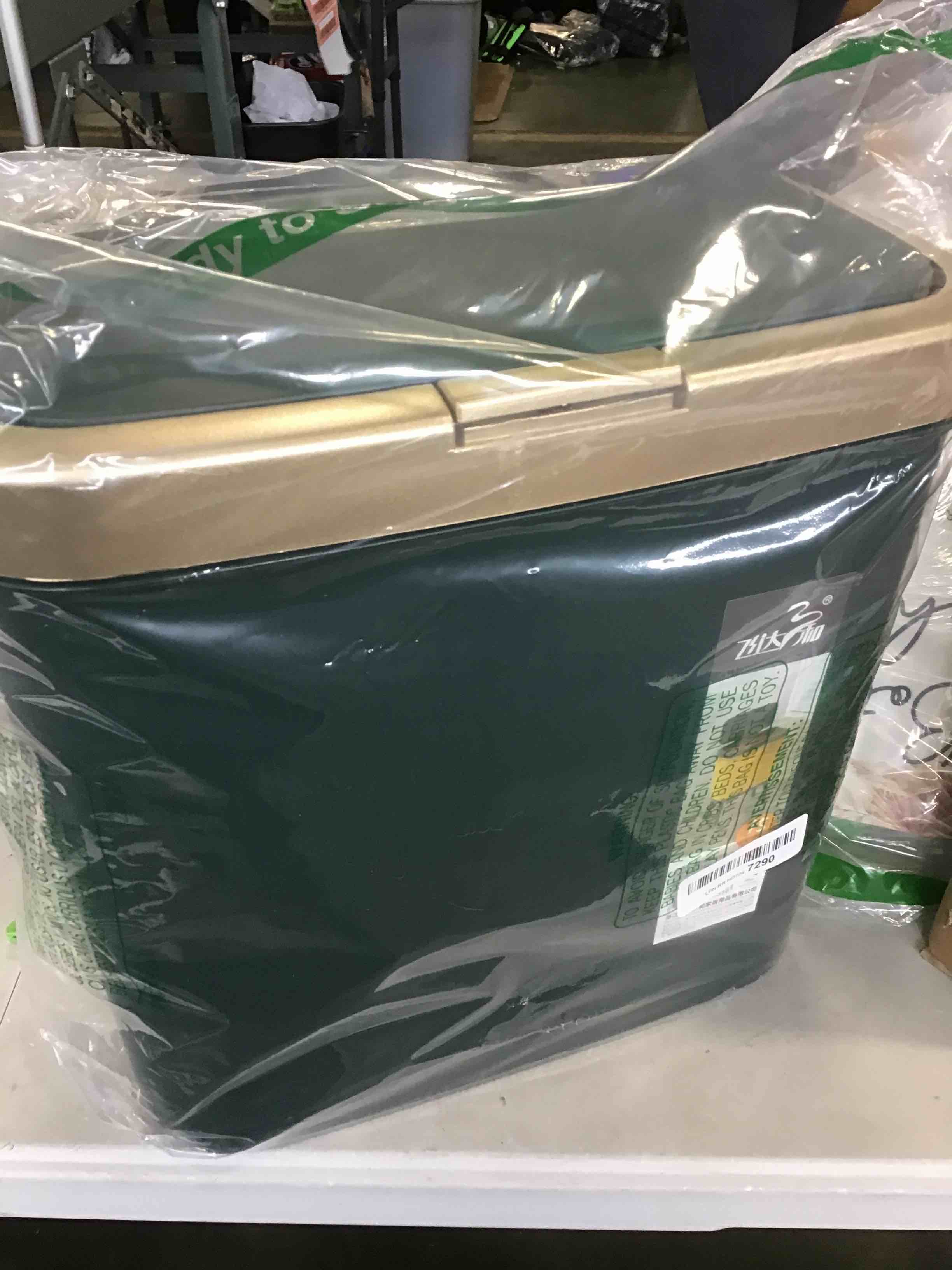 https://s3.amazonaws.com/lotting-images-prod/bidfta/RED6579610_1715275943239.jpeg