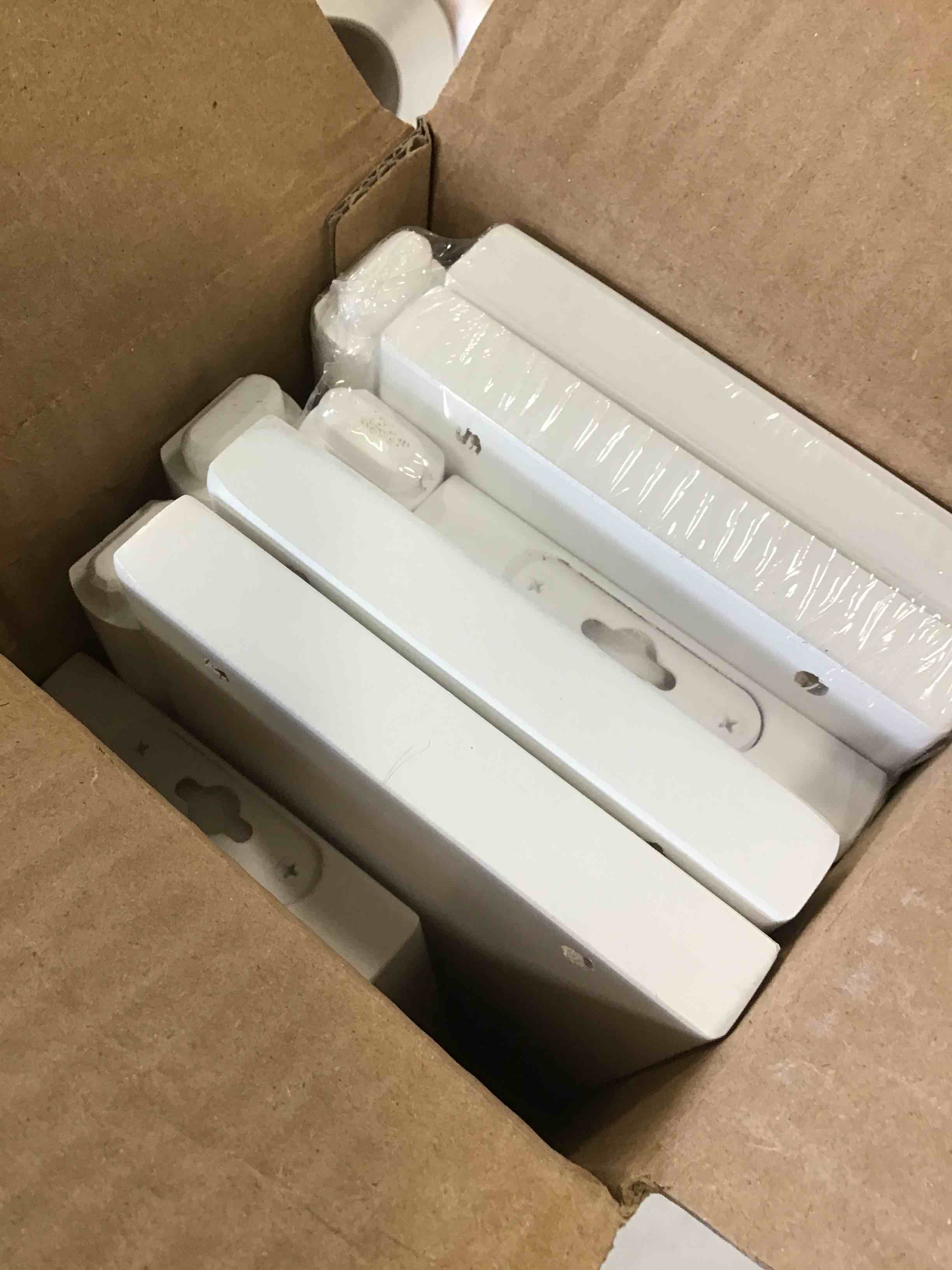 https://s3.amazonaws.com/lotting-images-prod/bidfta/RED6579661_1715281309833.jpeg