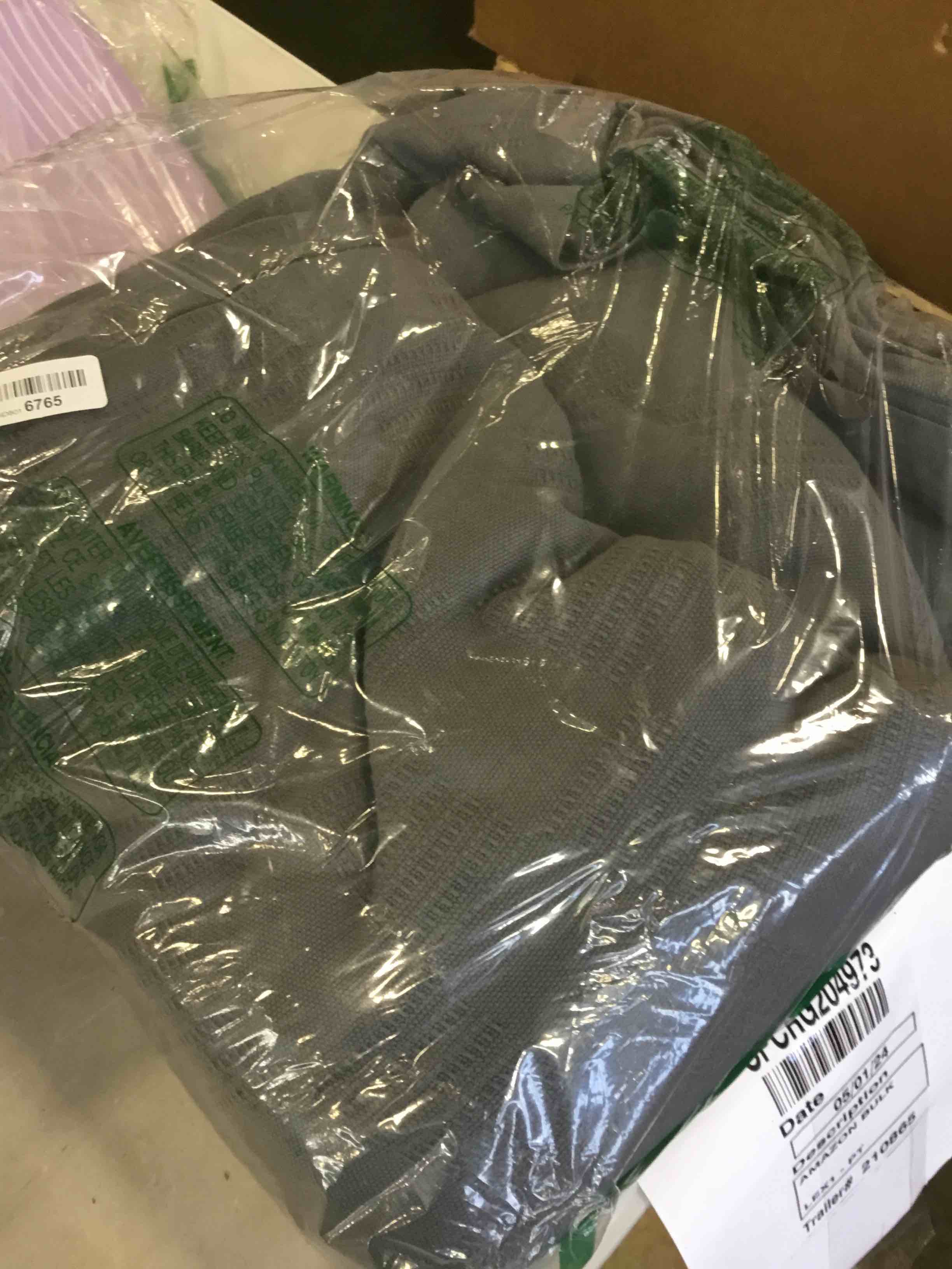 https://s3.amazonaws.com/lotting-images-prod/bidfta/RED6579768_1715349130081.jpeg
