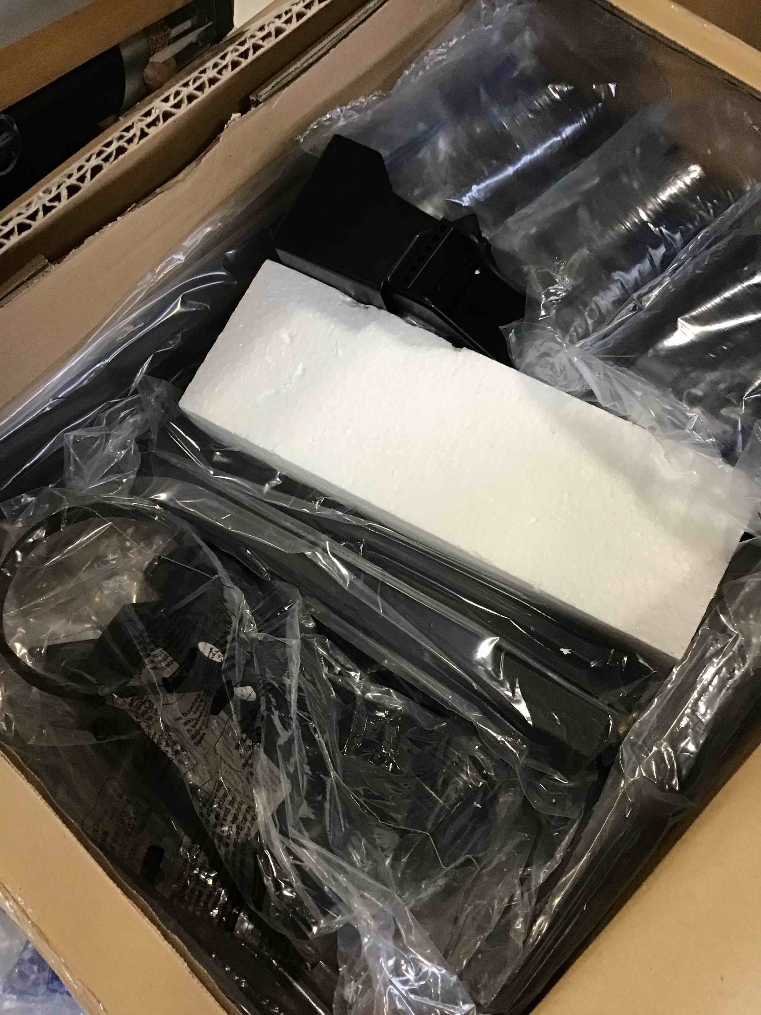 https://s3.amazonaws.com/lotting-images-prod/bidfta/RED6580110_1715701160498.jpeg