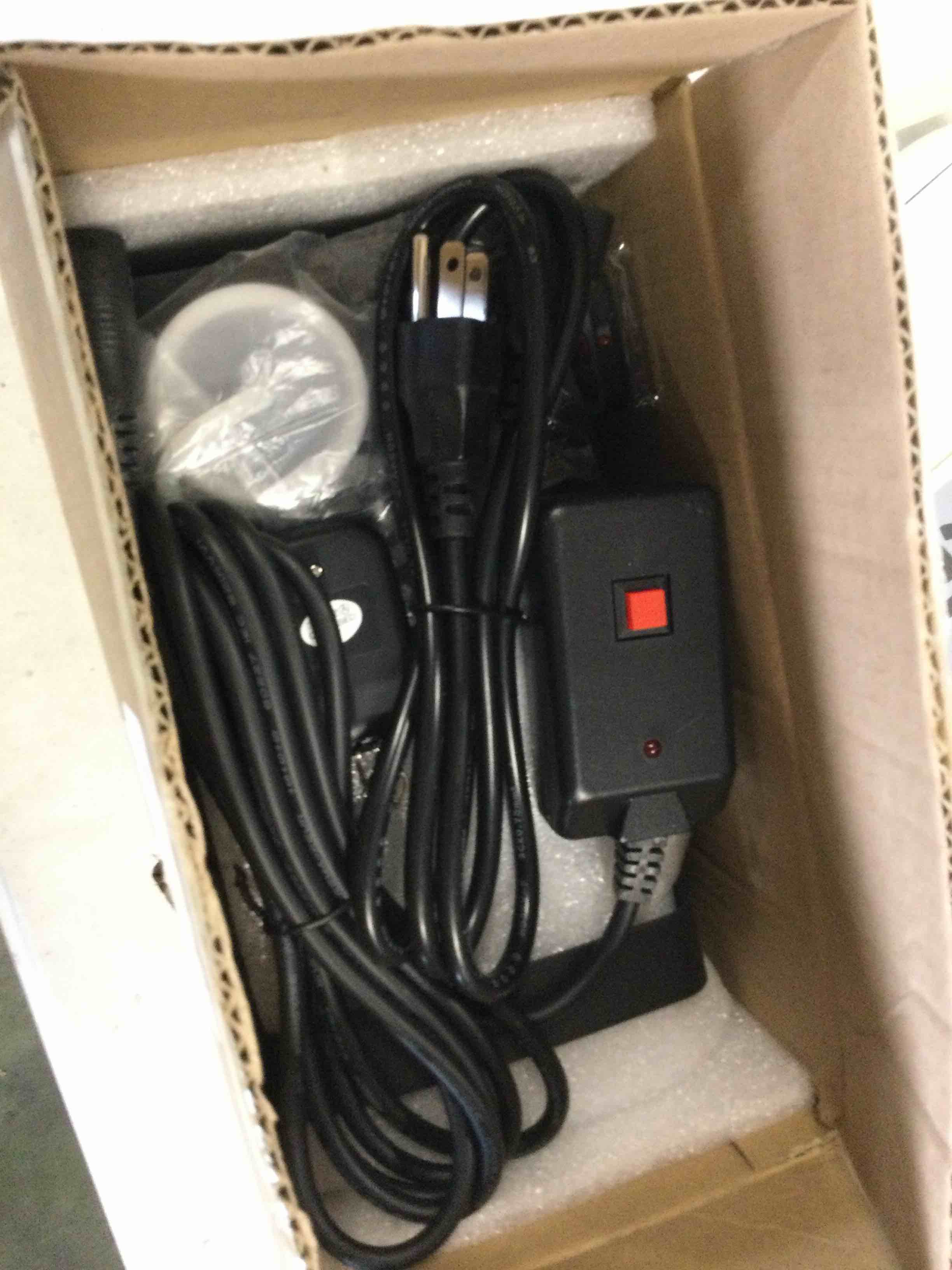 https://s3.amazonaws.com/lotting-images-prod/bidfta/RED6580731_1715884257069.jpeg