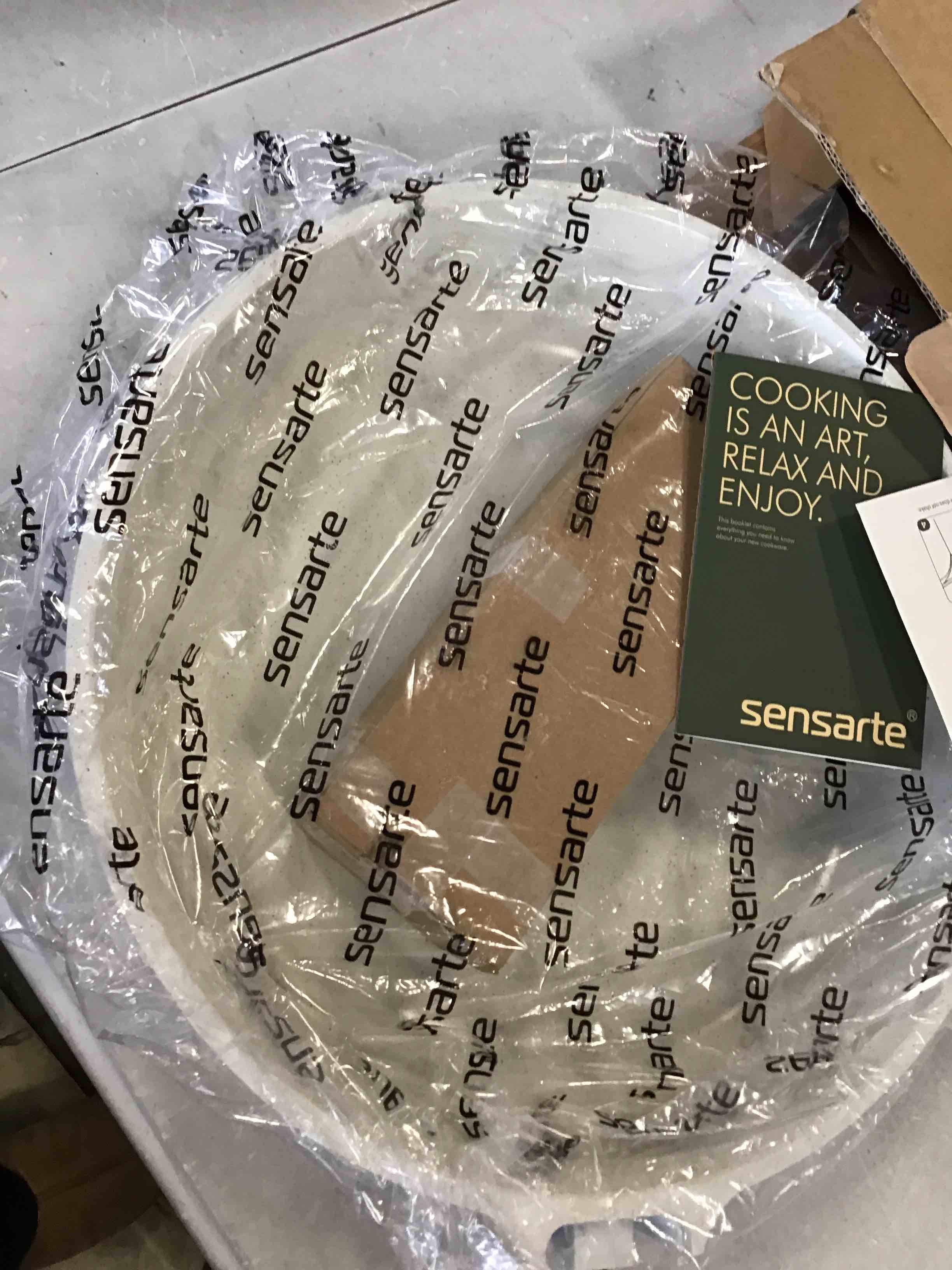 https://s3.amazonaws.com/lotting-images-prod/bidfta/RED6580756_1715888498659.jpeg