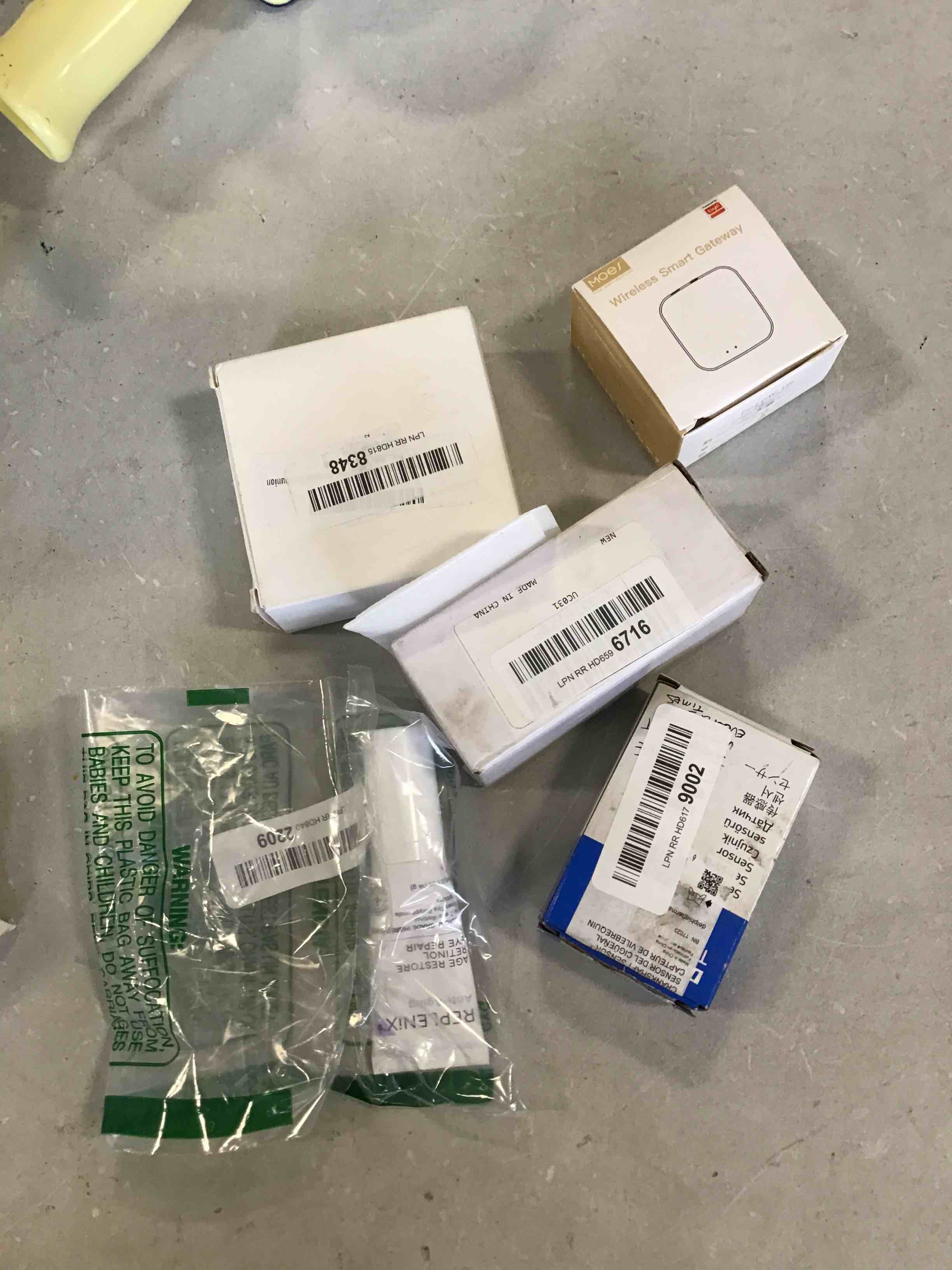 https://s3.amazonaws.com/lotting-images-prod/bidfta/RED6580774_1715890464553.jpeg
