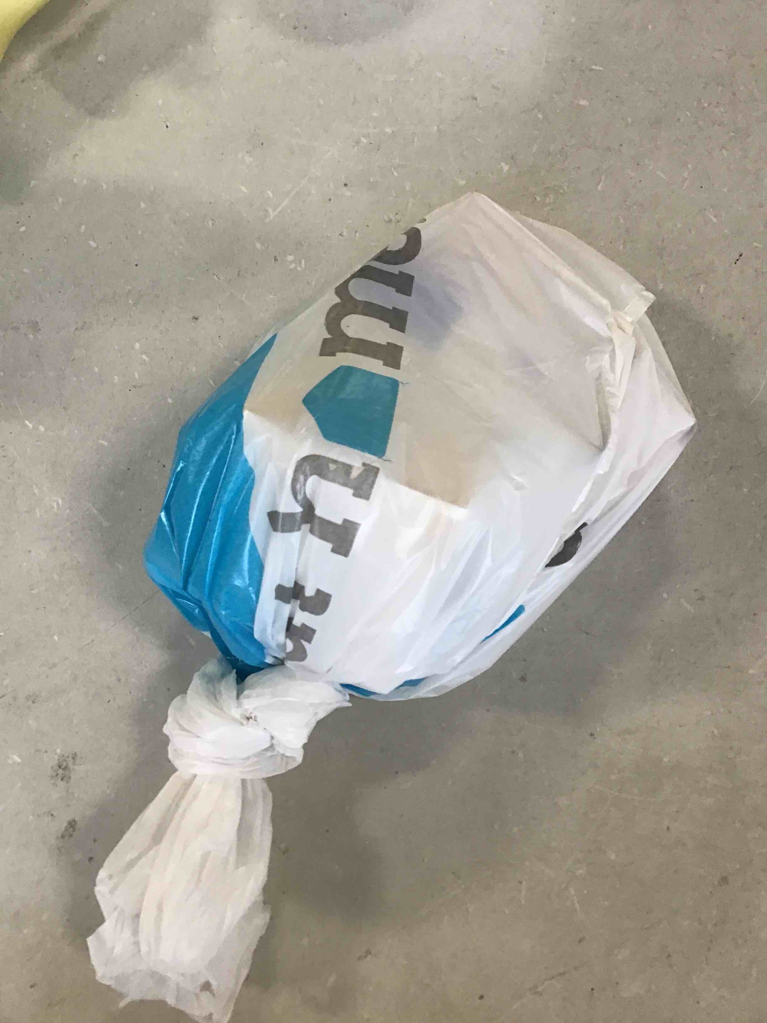 https://s3.amazonaws.com/lotting-images-prod/bidfta/RED6580774_1715890487168.jpeg