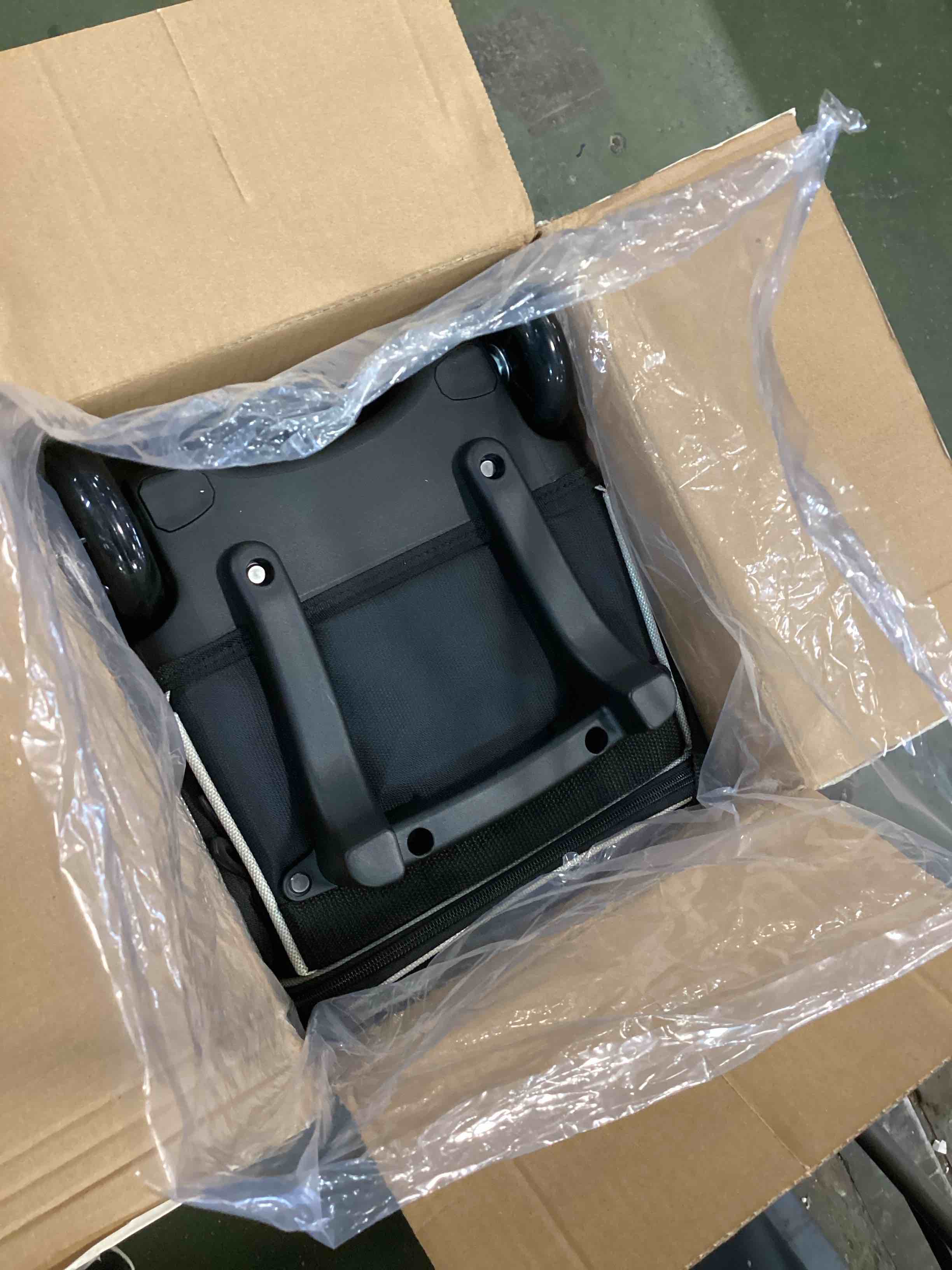 https://s3.amazonaws.com/lotting-images-prod/bidfta/RED6581016_1715174051741.jpeg