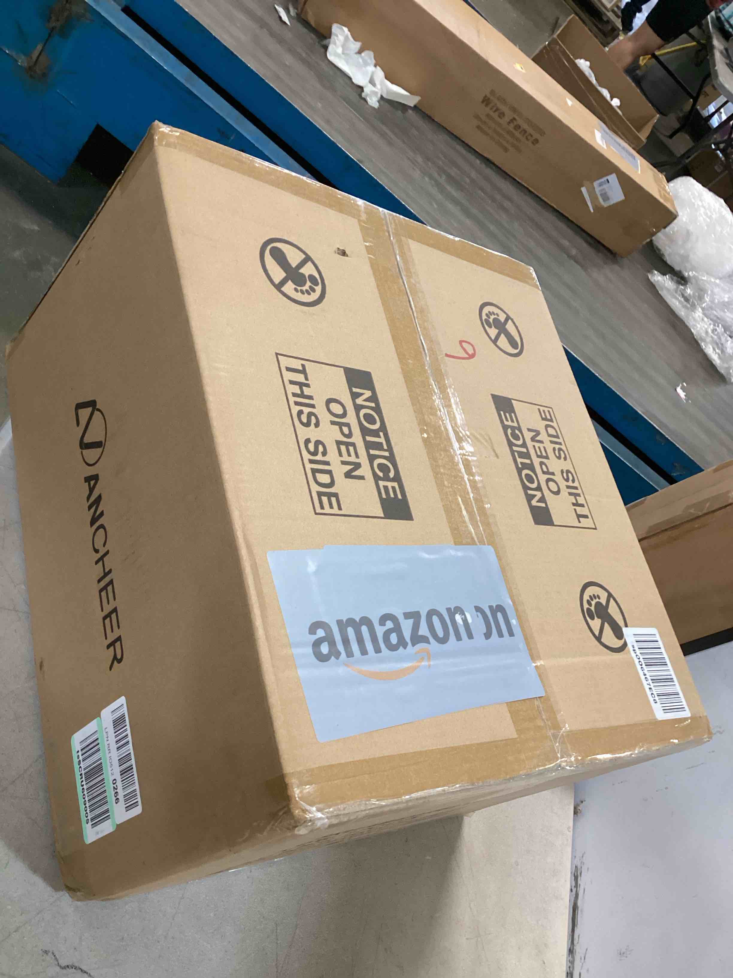 https://s3.amazonaws.com/lotting-images-prod/bidfta/RED6581040_1715176411274.jpeg