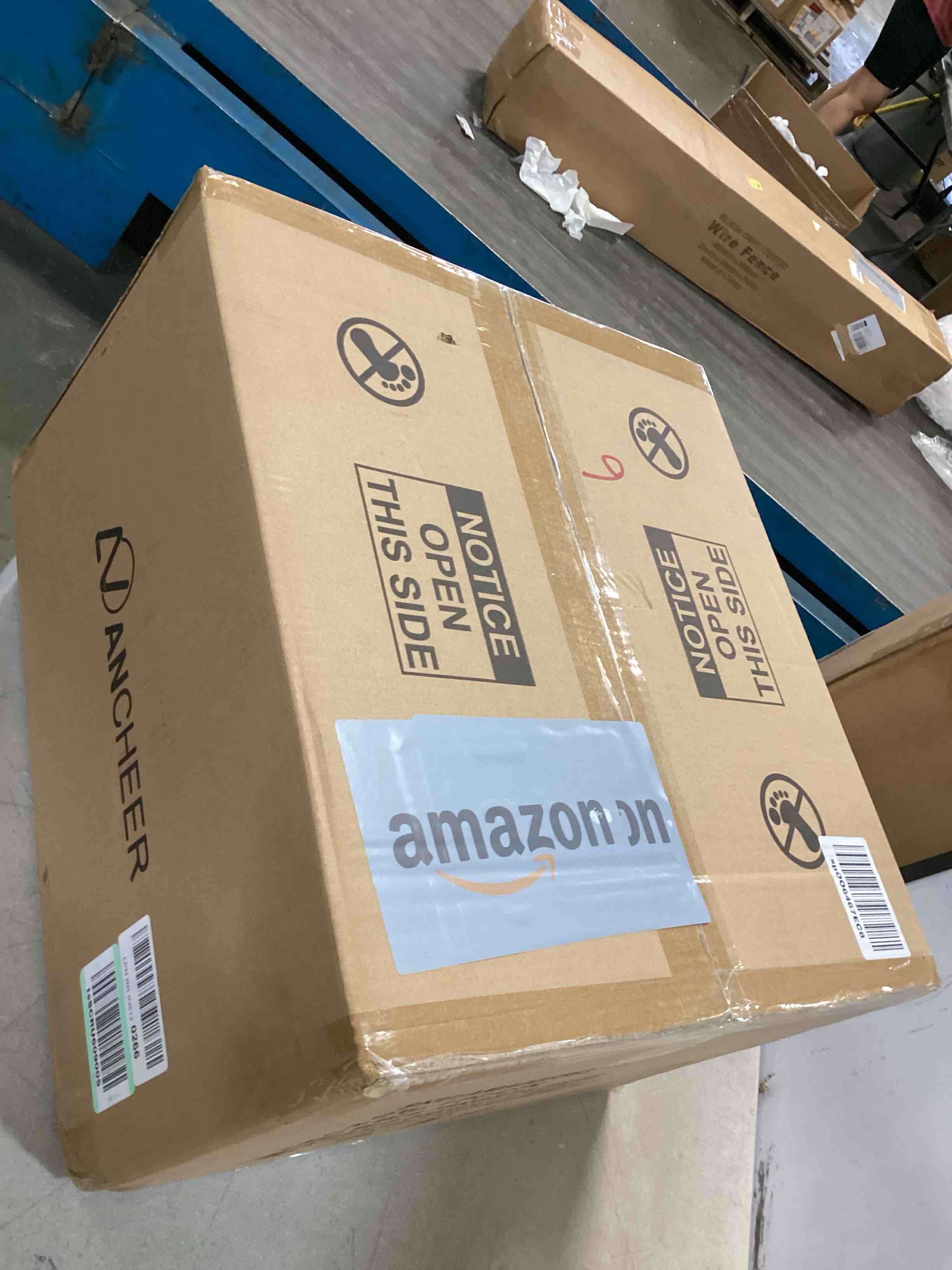 https://s3.amazonaws.com/lotting-images-prod/bidfta/RED6581040_1715176412482.jpeg