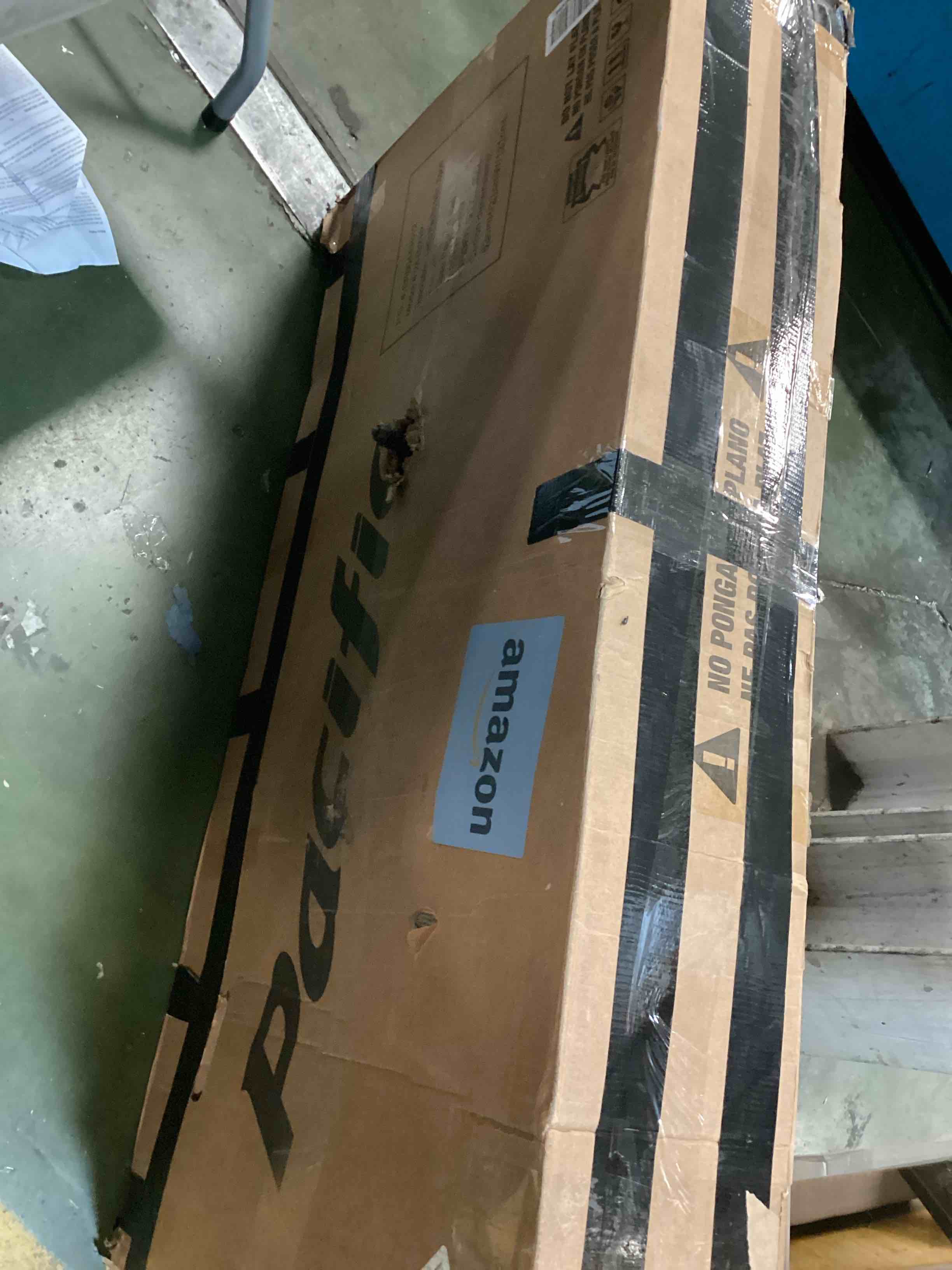 https://s3.amazonaws.com/lotting-images-prod/bidfta/RED6581211_1715259888846.jpeg