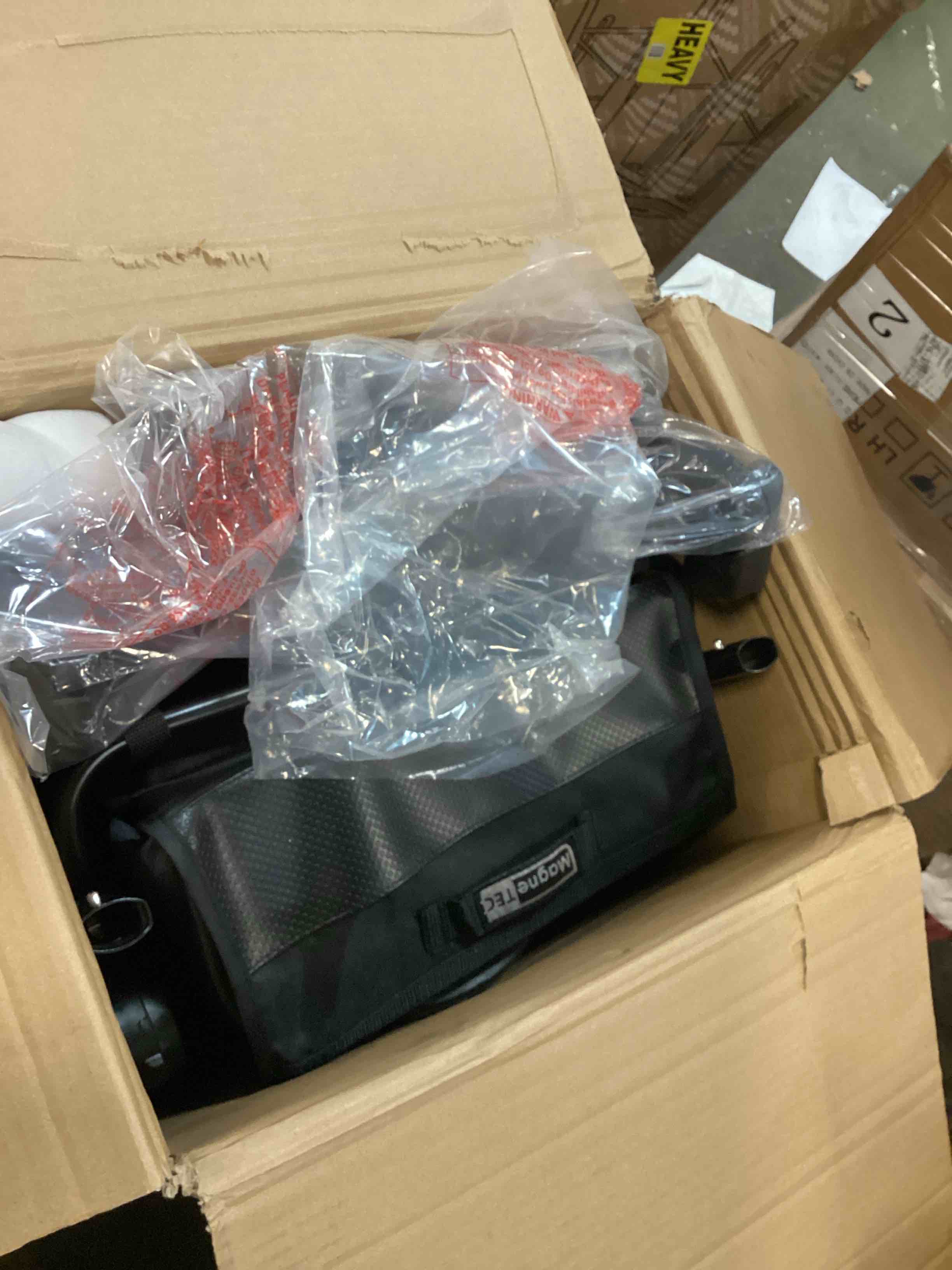 https://s3.amazonaws.com/lotting-images-prod/bidfta/RED6581212_1715259945096.jpeg