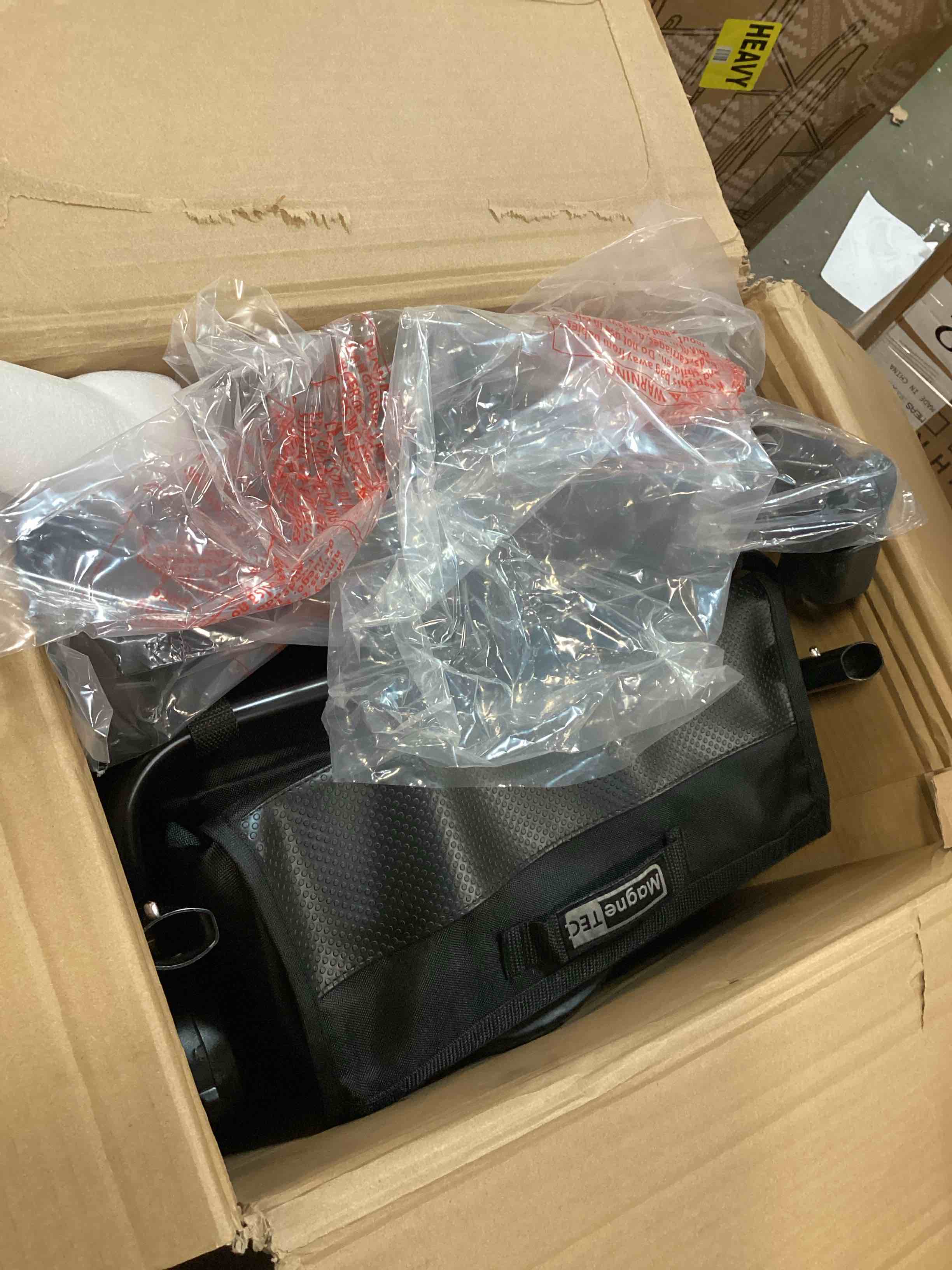 https://s3.amazonaws.com/lotting-images-prod/bidfta/RED6581212_1715259948566.jpeg