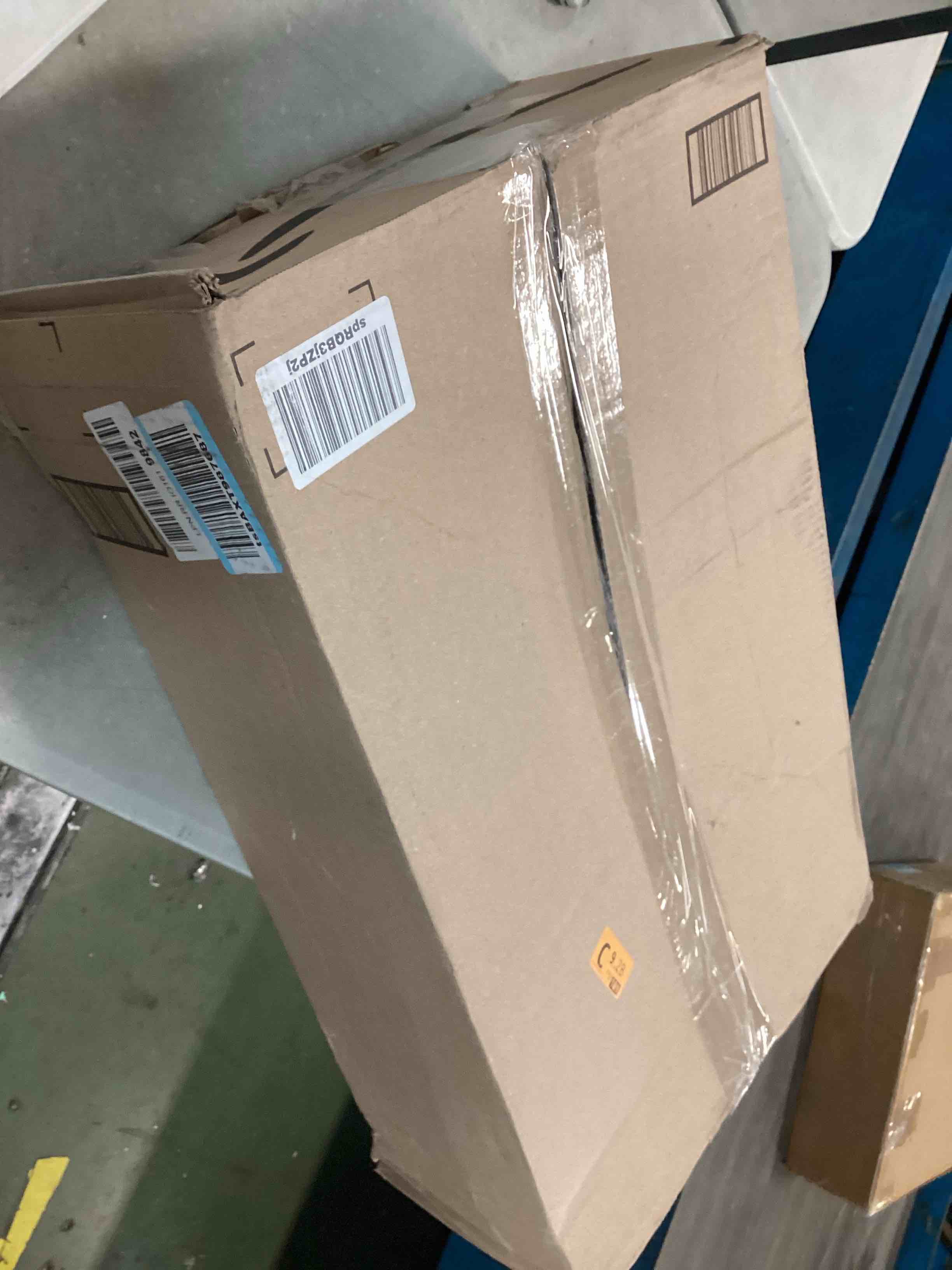 https://s3.amazonaws.com/lotting-images-prod/bidfta/RED6581231_1715262090795.jpeg