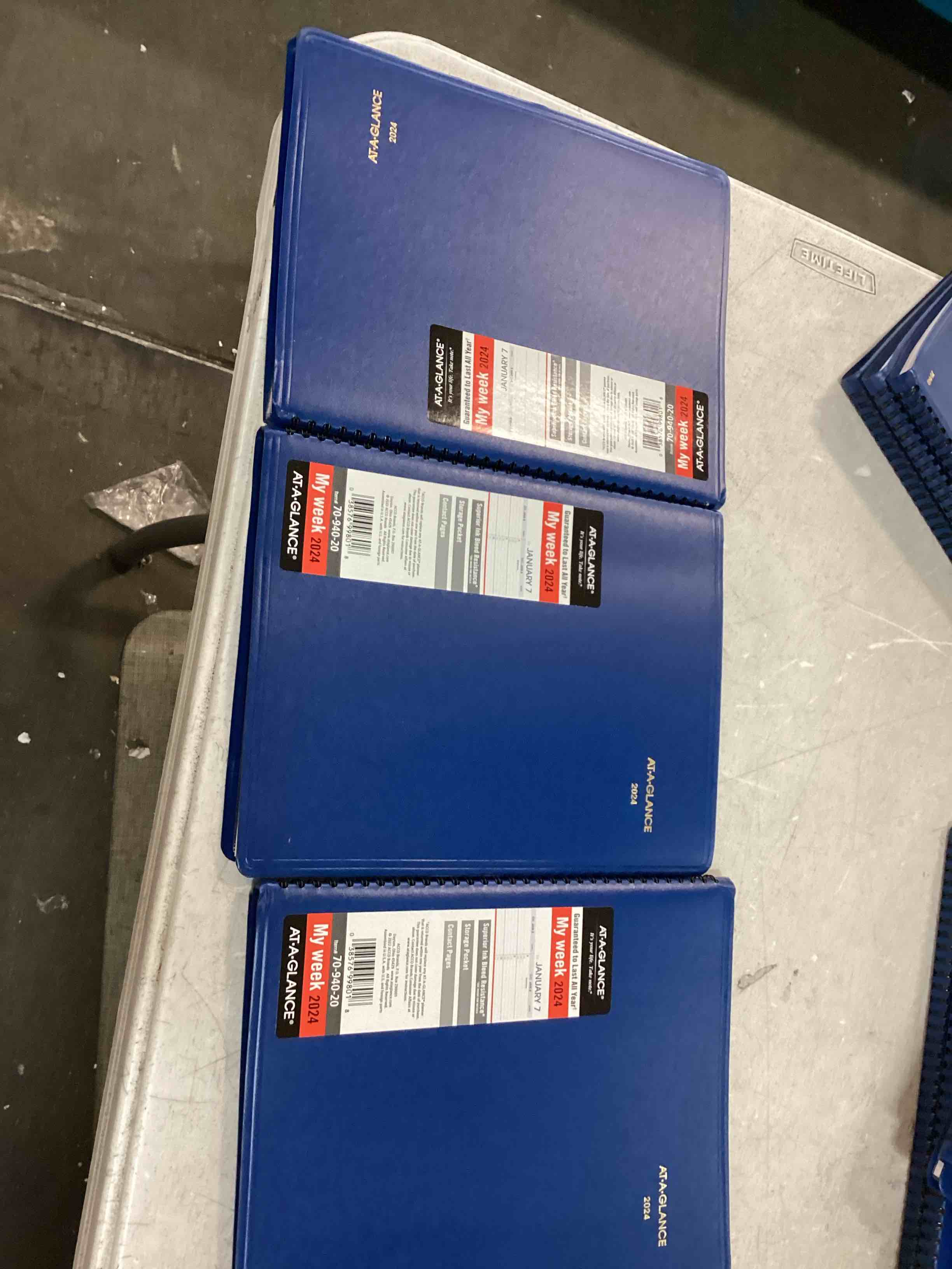https://s3.amazonaws.com/lotting-images-prod/bidfta/RED6581604_1715364211371.jpeg
