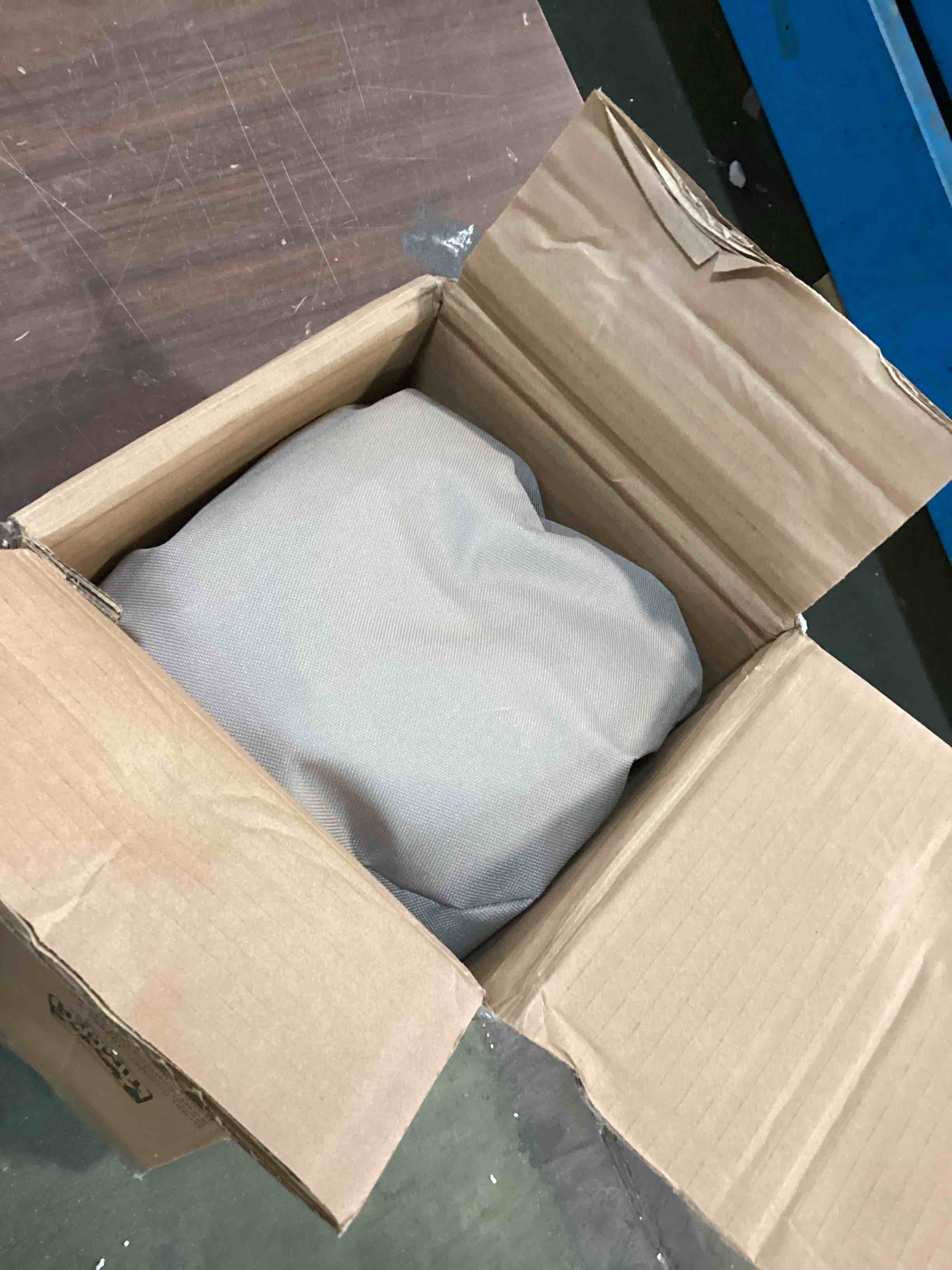 https://s3.amazonaws.com/lotting-images-prod/bidfta/RED6581793_1715618082710.jpeg