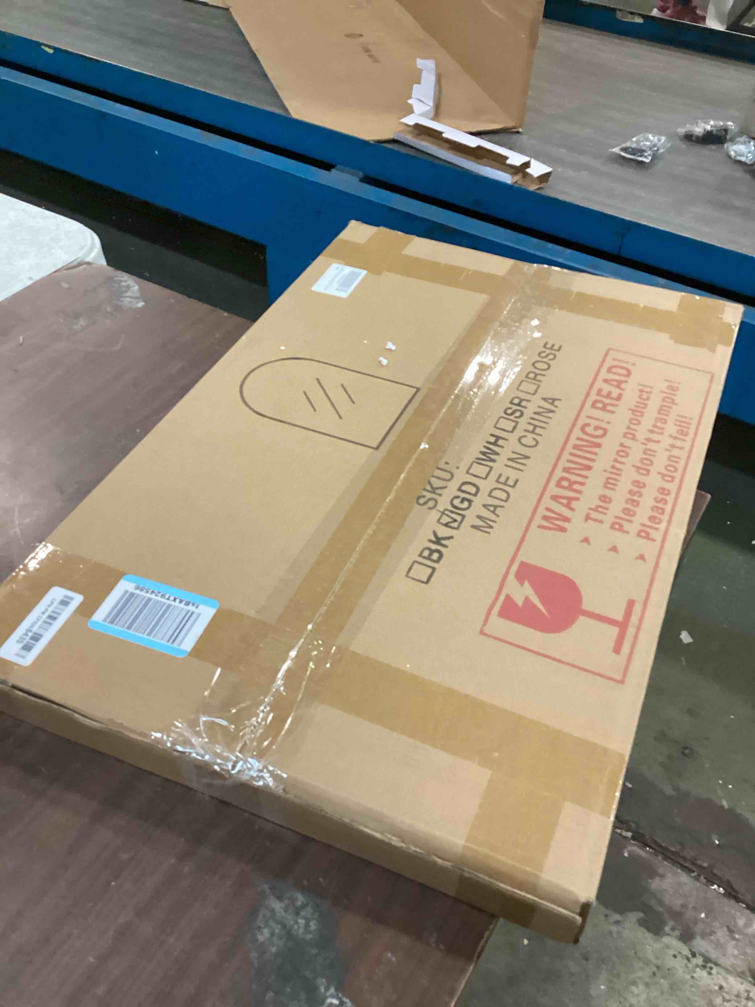 https://s3.amazonaws.com/lotting-images-prod/bidfta/RED6581815_1715622672590.jpeg