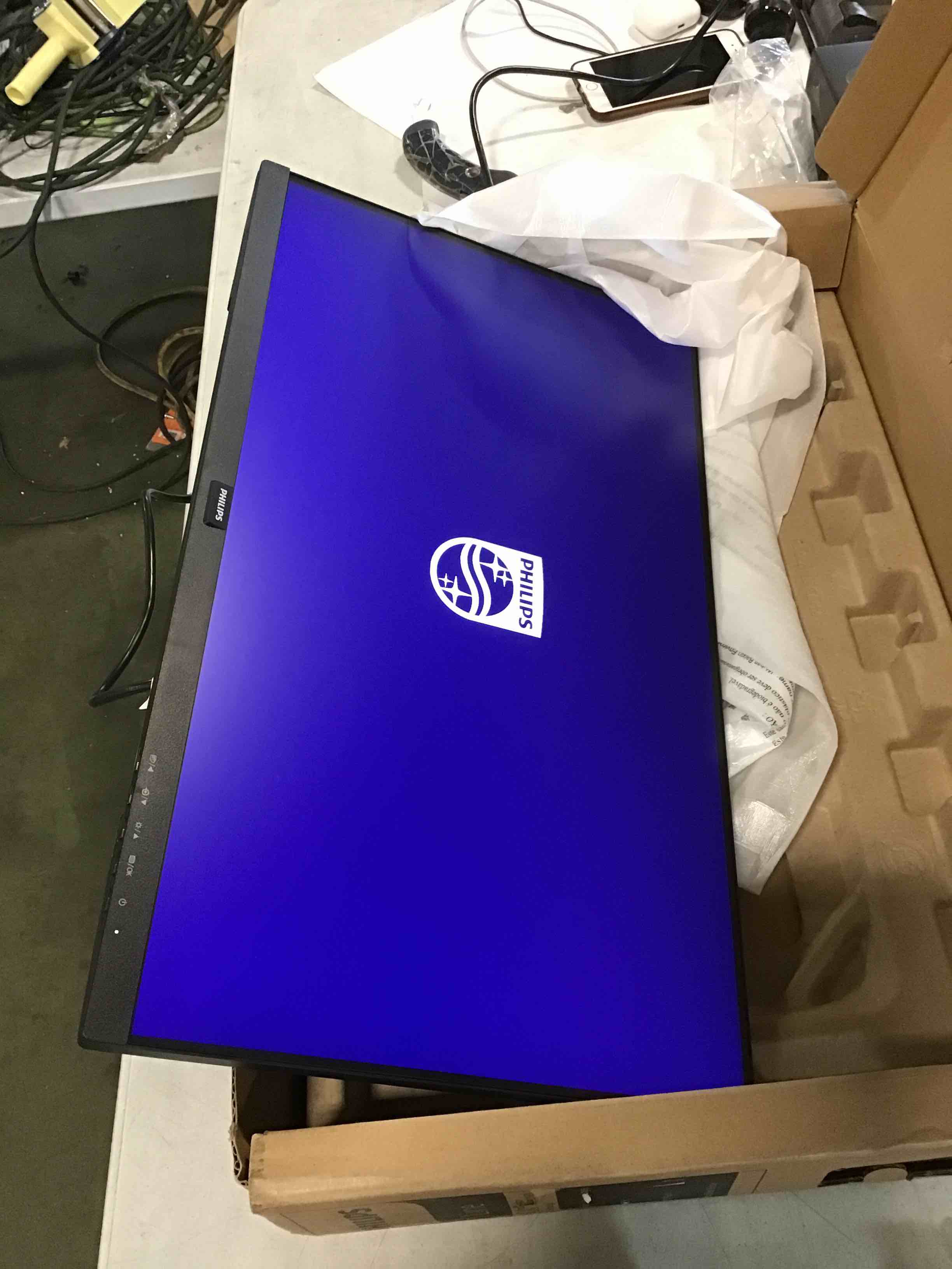 https://s3.amazonaws.com/lotting-images-prod/bidfta/RED6582151_1715866156357.jpeg