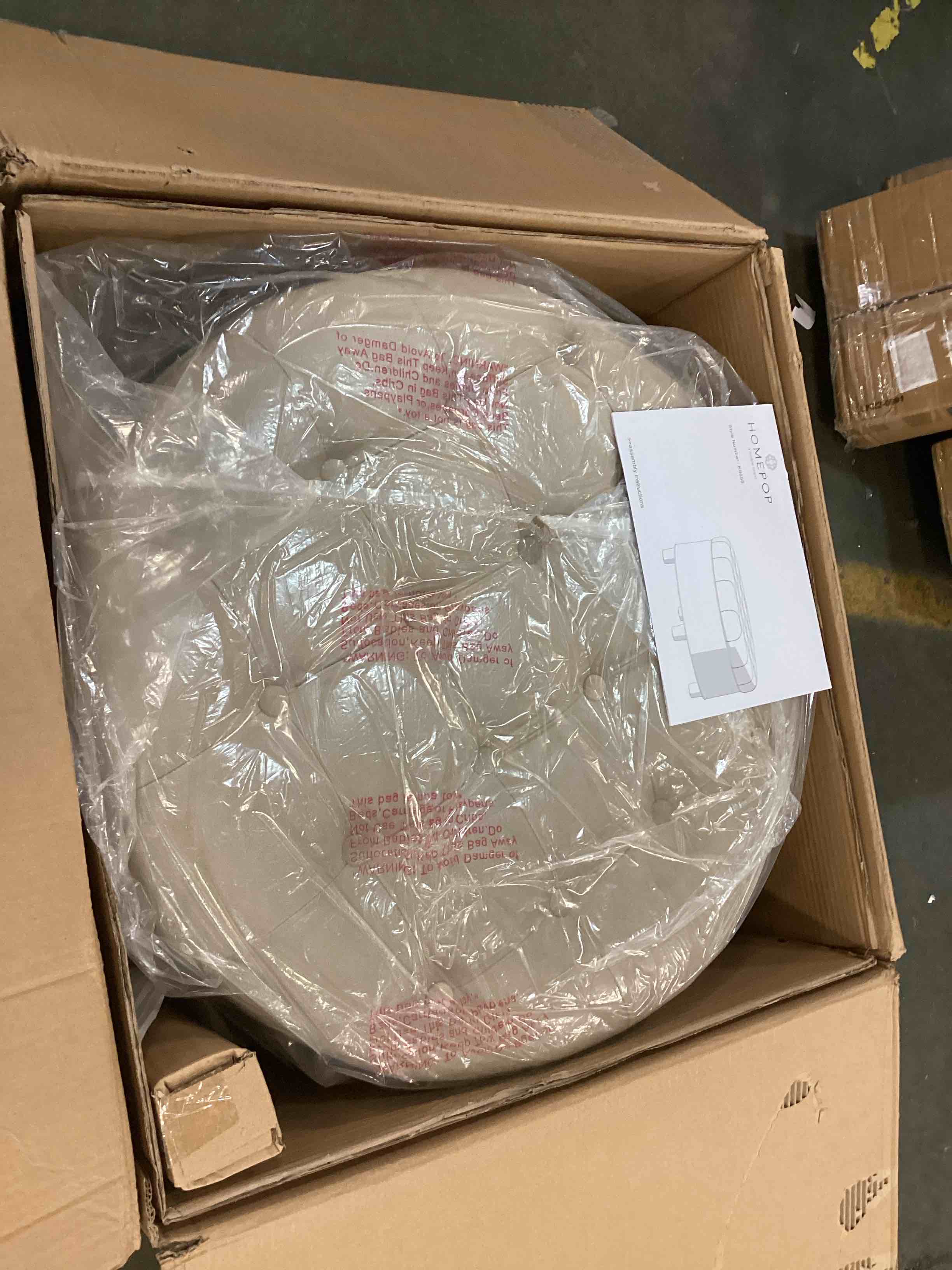 https://s3.amazonaws.com/lotting-images-prod/bidfta/RED6582440_1715865264134.jpeg
