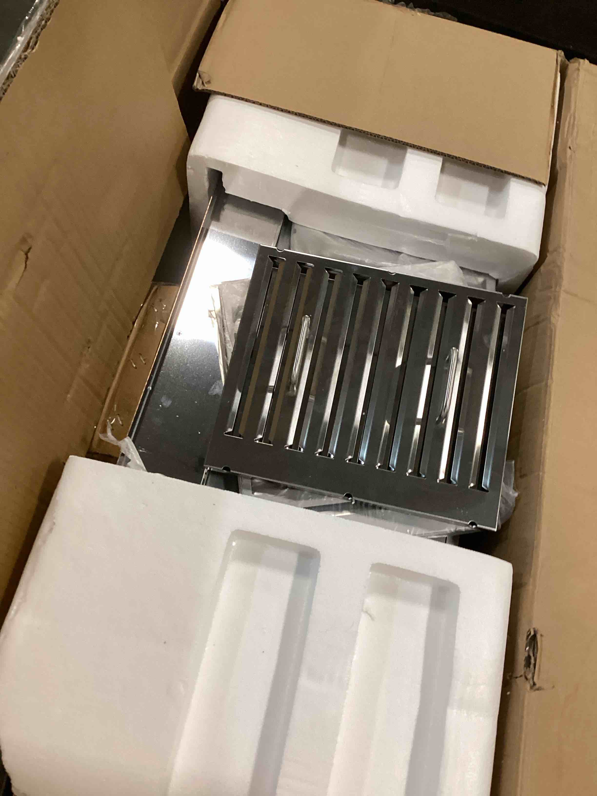 https://s3.amazonaws.com/lotting-images-prod/bidfta/RED6582804_1715252761799.jpeg