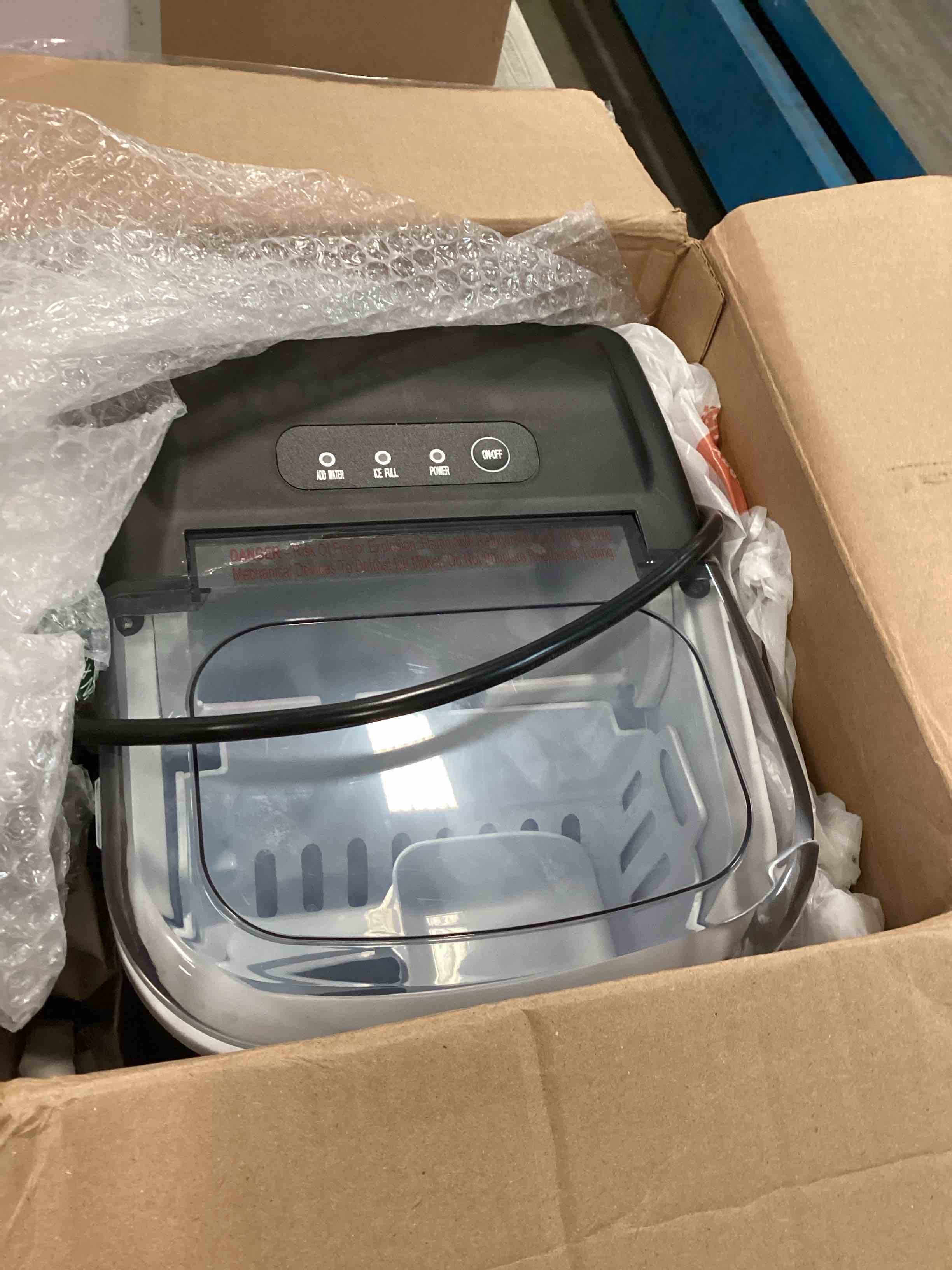 https://s3.amazonaws.com/lotting-images-prod/bidfta/RED6582848_1715256923742.jpeg