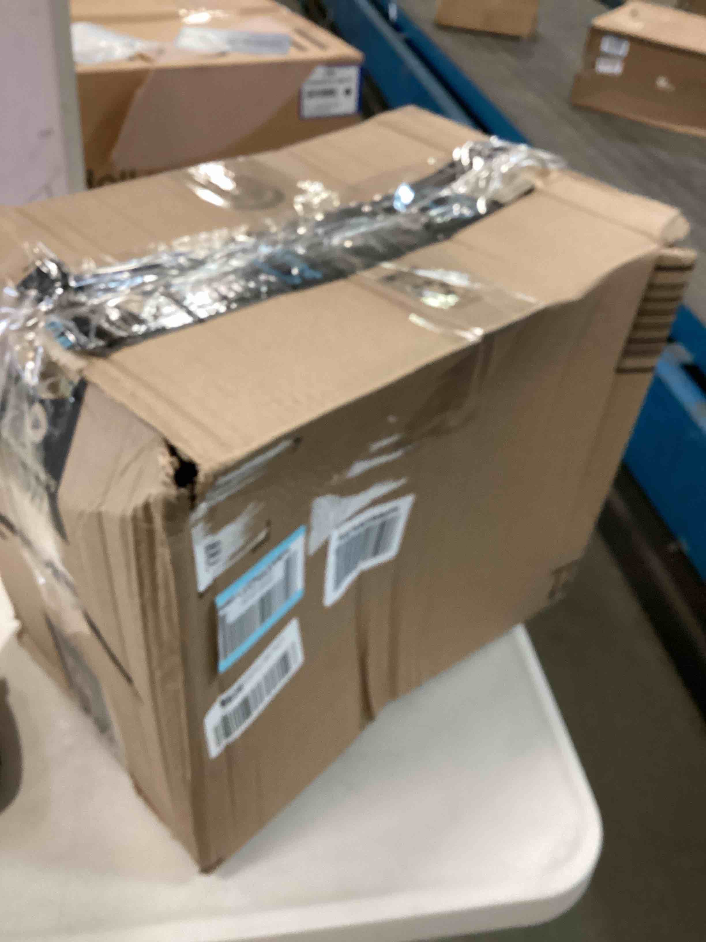 https://s3.amazonaws.com/lotting-images-prod/bidfta/RED6582918_1715262977688.jpeg