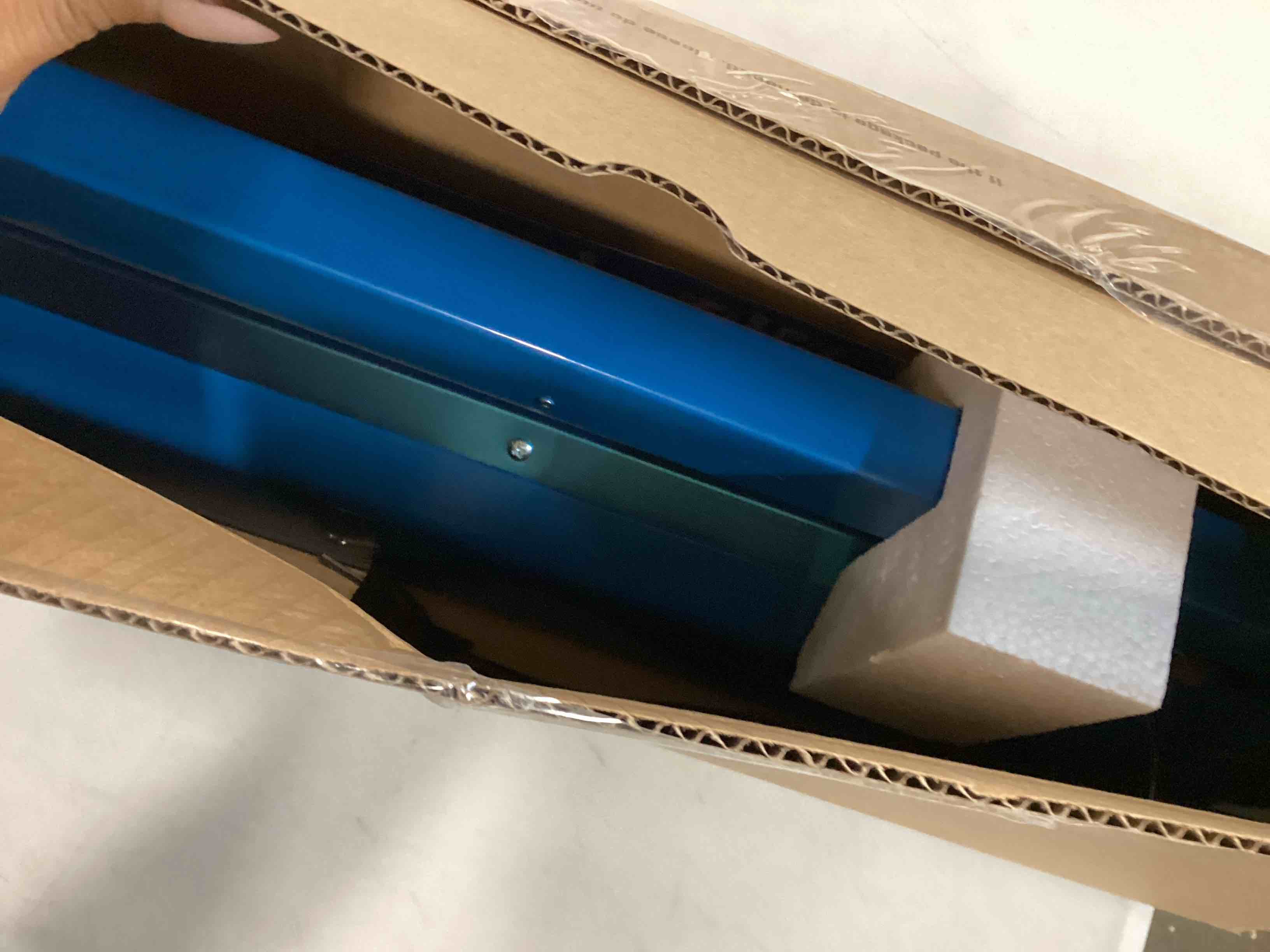 https://s3.amazonaws.com/lotting-images-prod/bidfta/RED6582937_1715265933998.jpeg