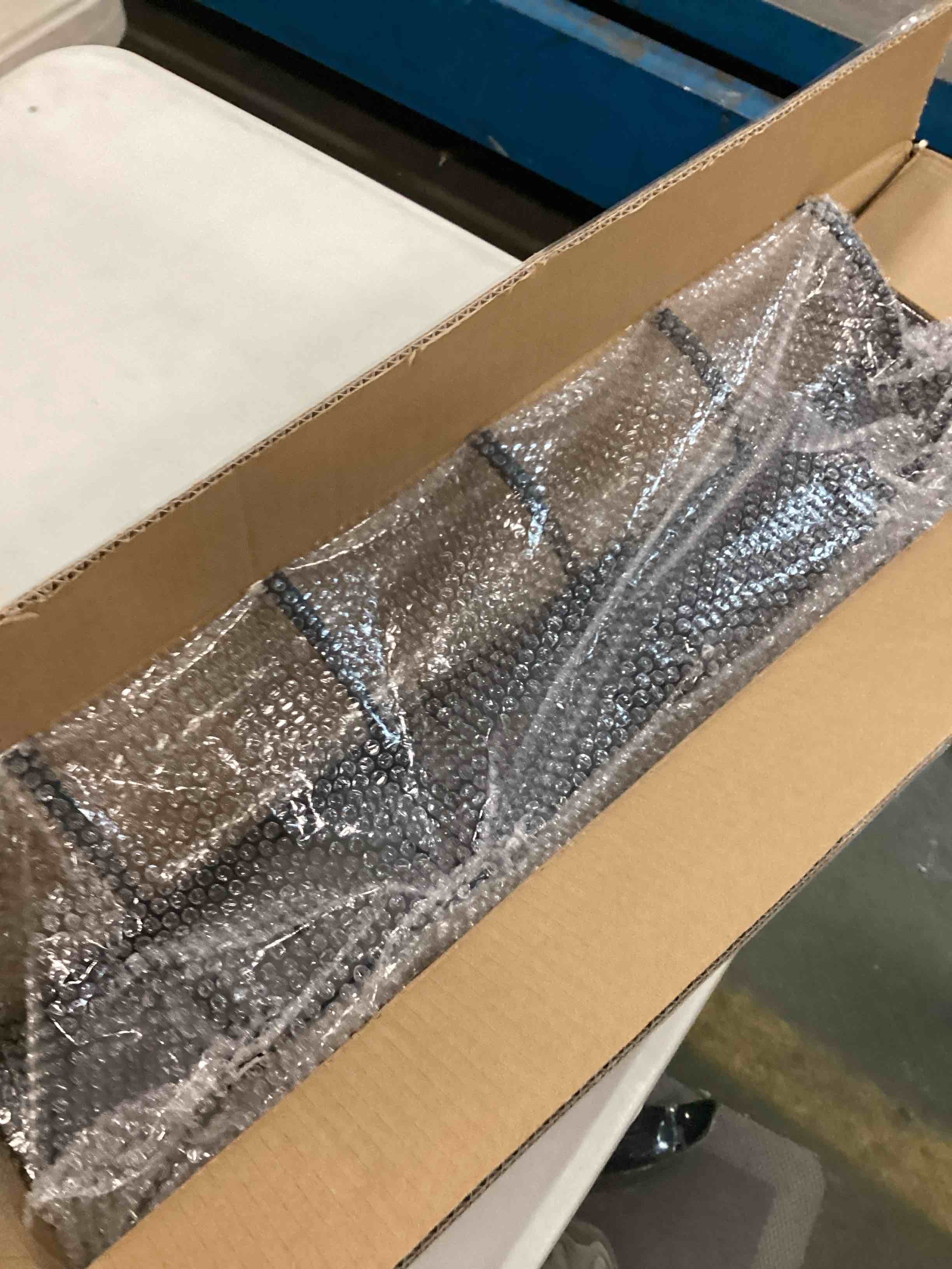 https://s3.amazonaws.com/lotting-images-prod/bidfta/RED6583041_1715277972553.jpeg