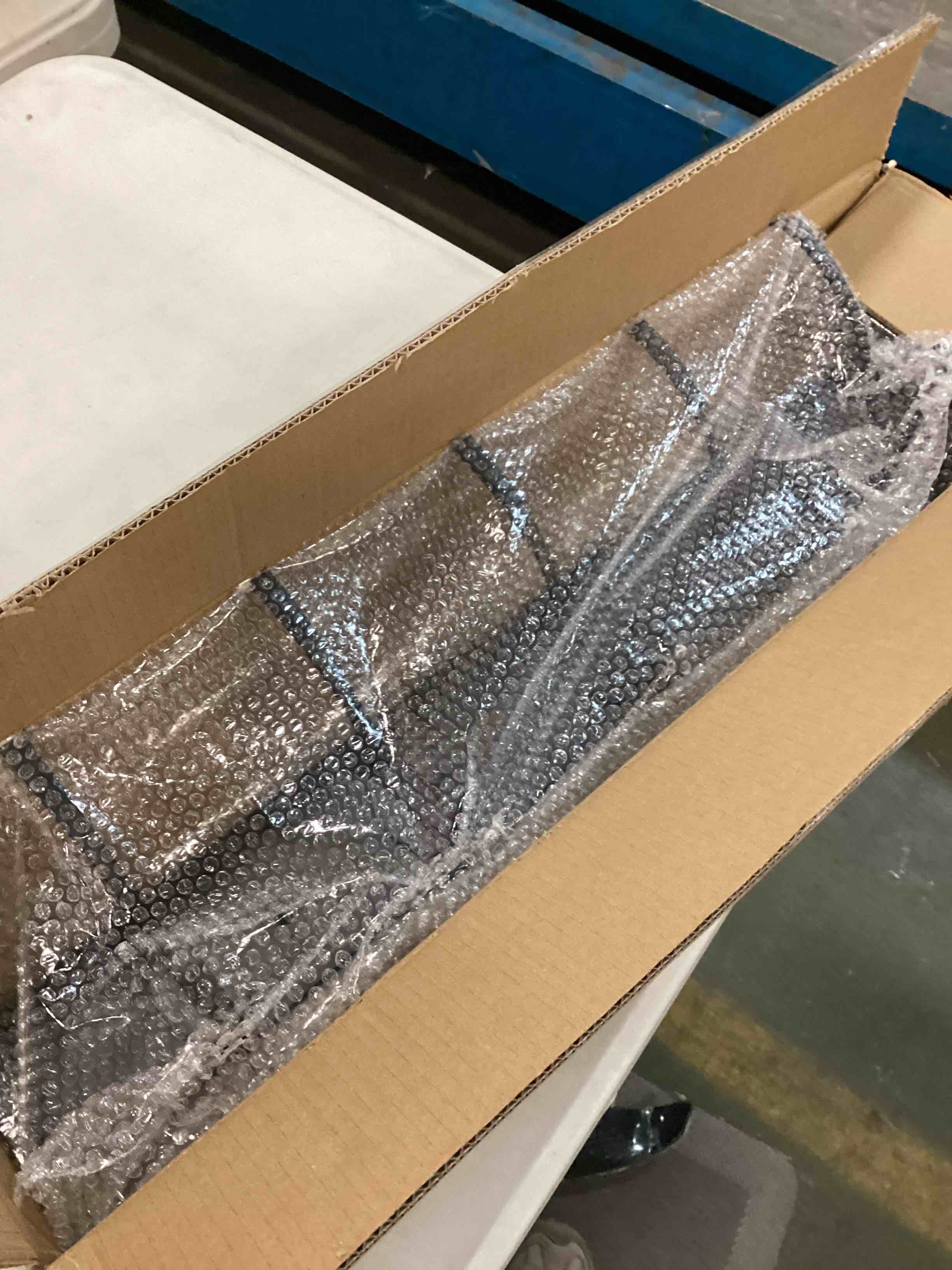 https://s3.amazonaws.com/lotting-images-prod/bidfta/RED6583041_1715277973292.jpeg