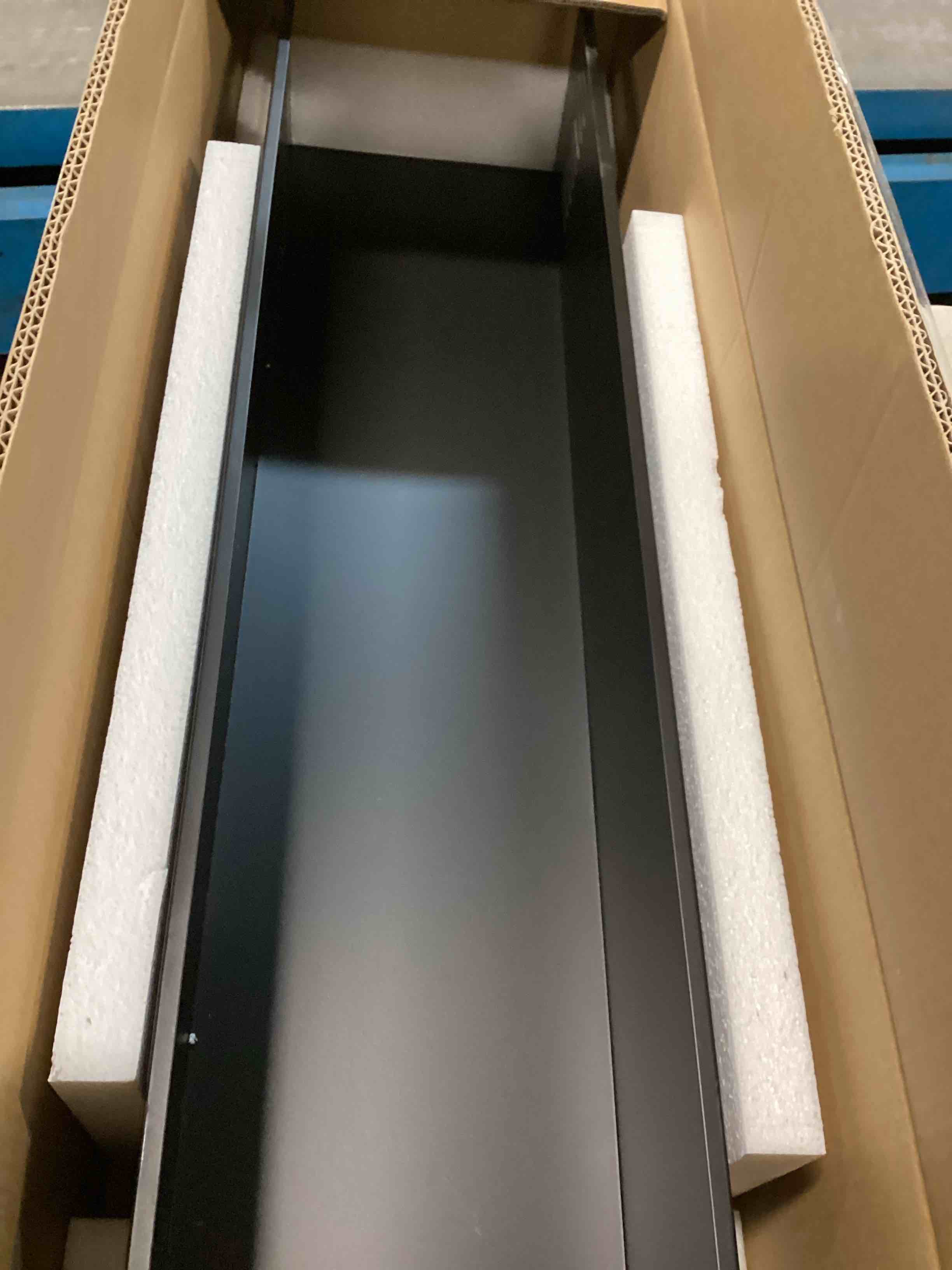 https://s3.amazonaws.com/lotting-images-prod/bidfta/RED6583133_1715342560307.jpeg