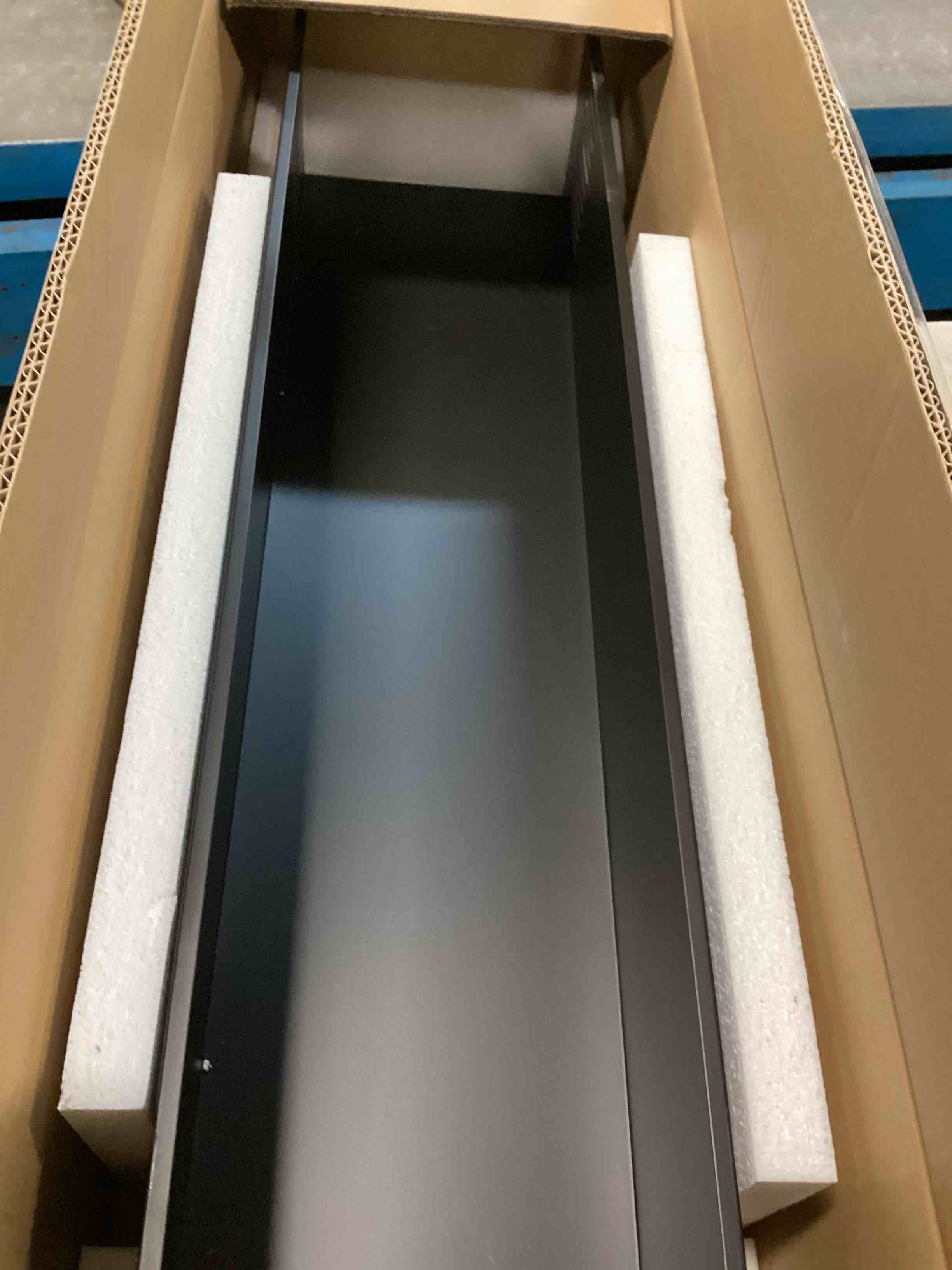 https://s3.amazonaws.com/lotting-images-prod/bidfta/RED6583133_1715342561123.jpeg